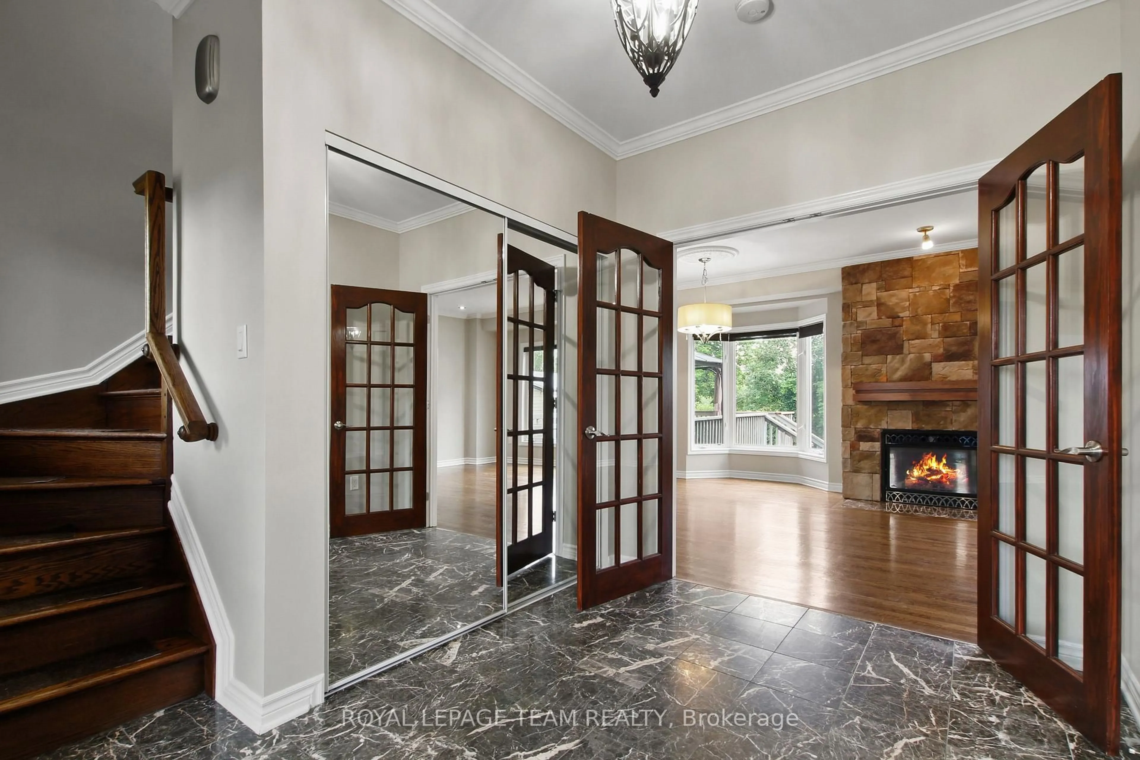 Indoor foyer for 1820 Landry Rd, Clarence-Rockland Ontario K0A 1N0