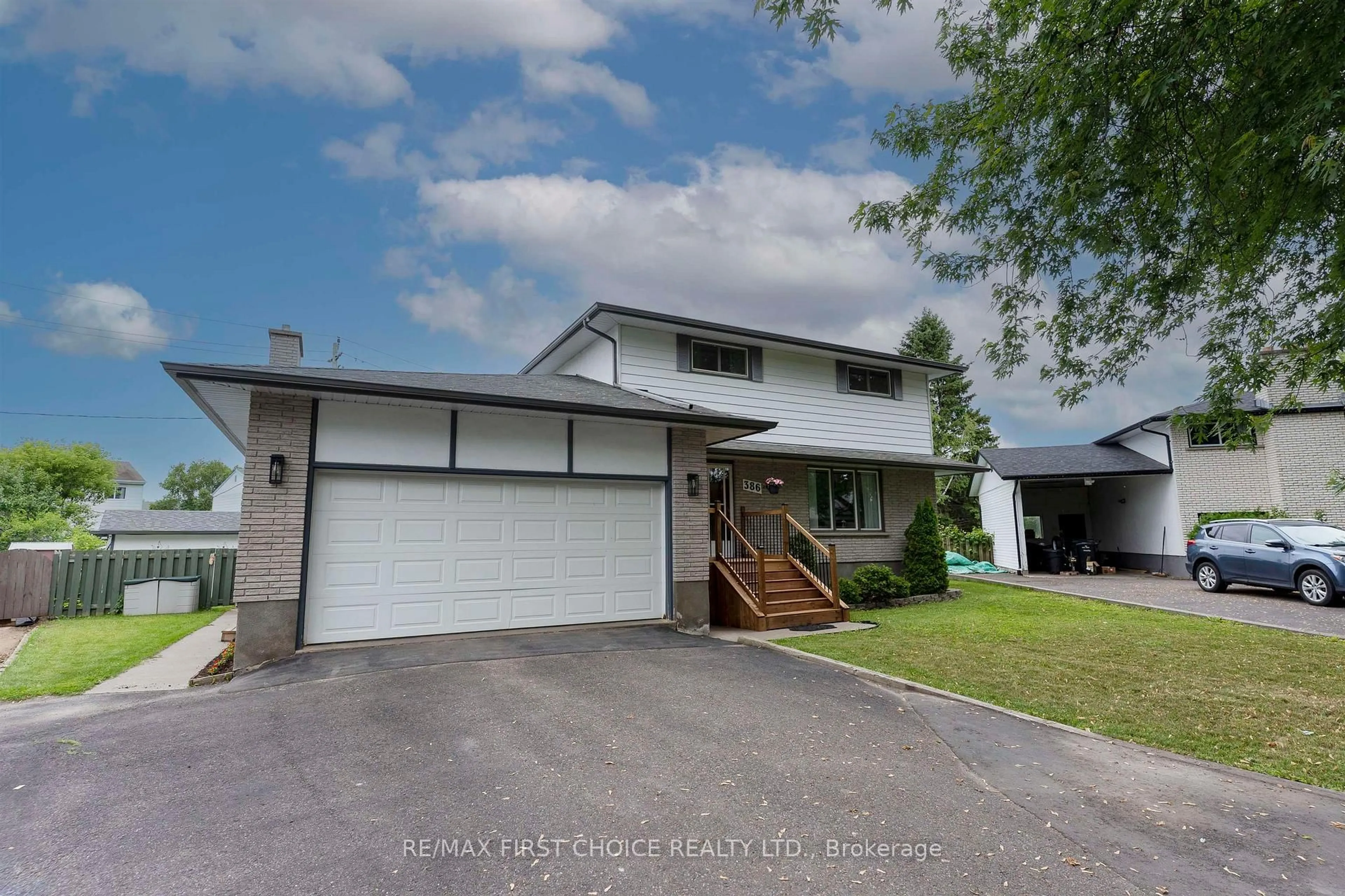 A pic from outside/outdoor area/front of a property/back of a property/a pic from drone, street for 386 Lambton Pl, Thunder Bay Ontario P7C 5M1