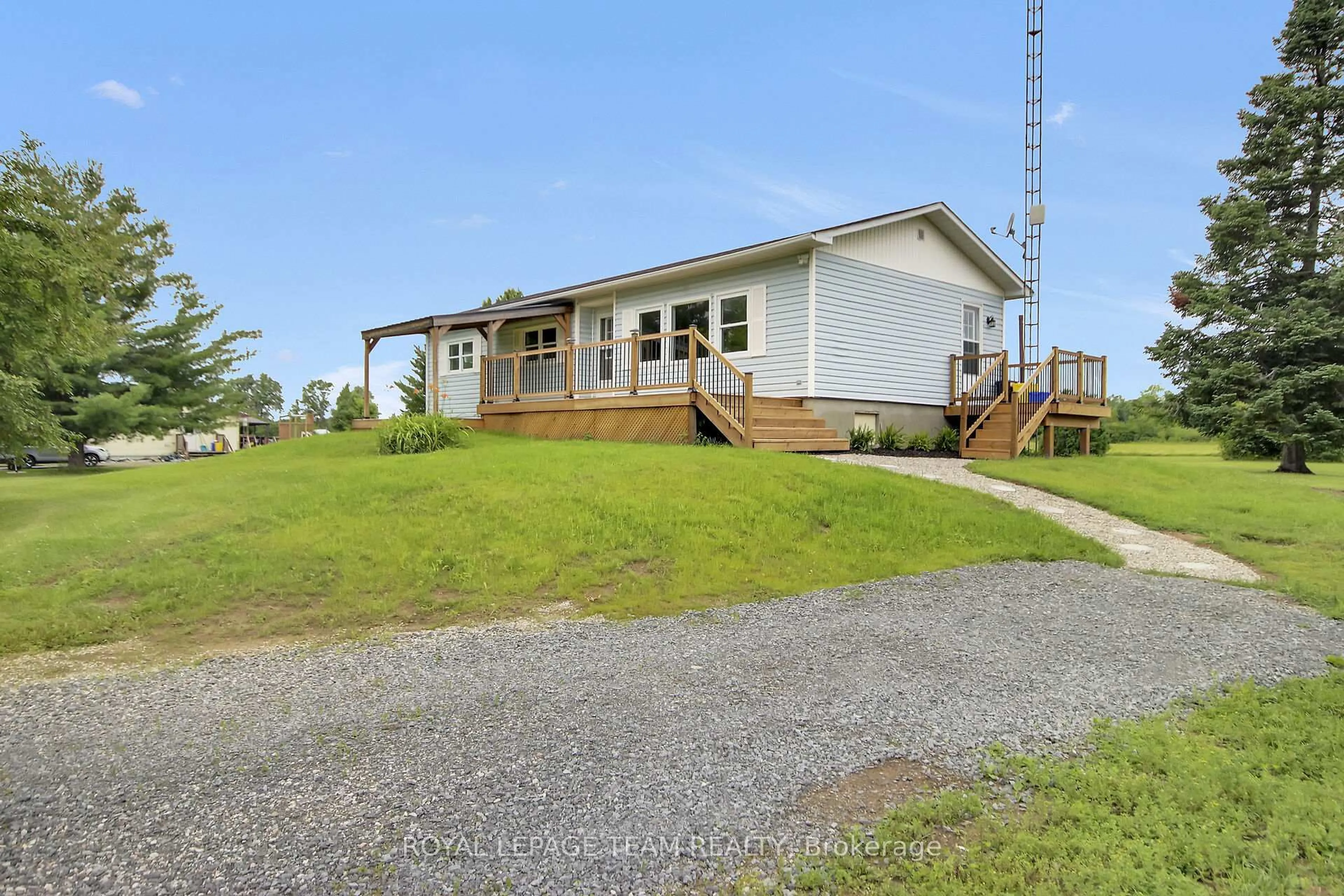 A pic from outside/outdoor area/front of a property/back of a property/a pic from drone, unknown for 174 Porter Rd, Smiths Falls Ontario K7A 4S4