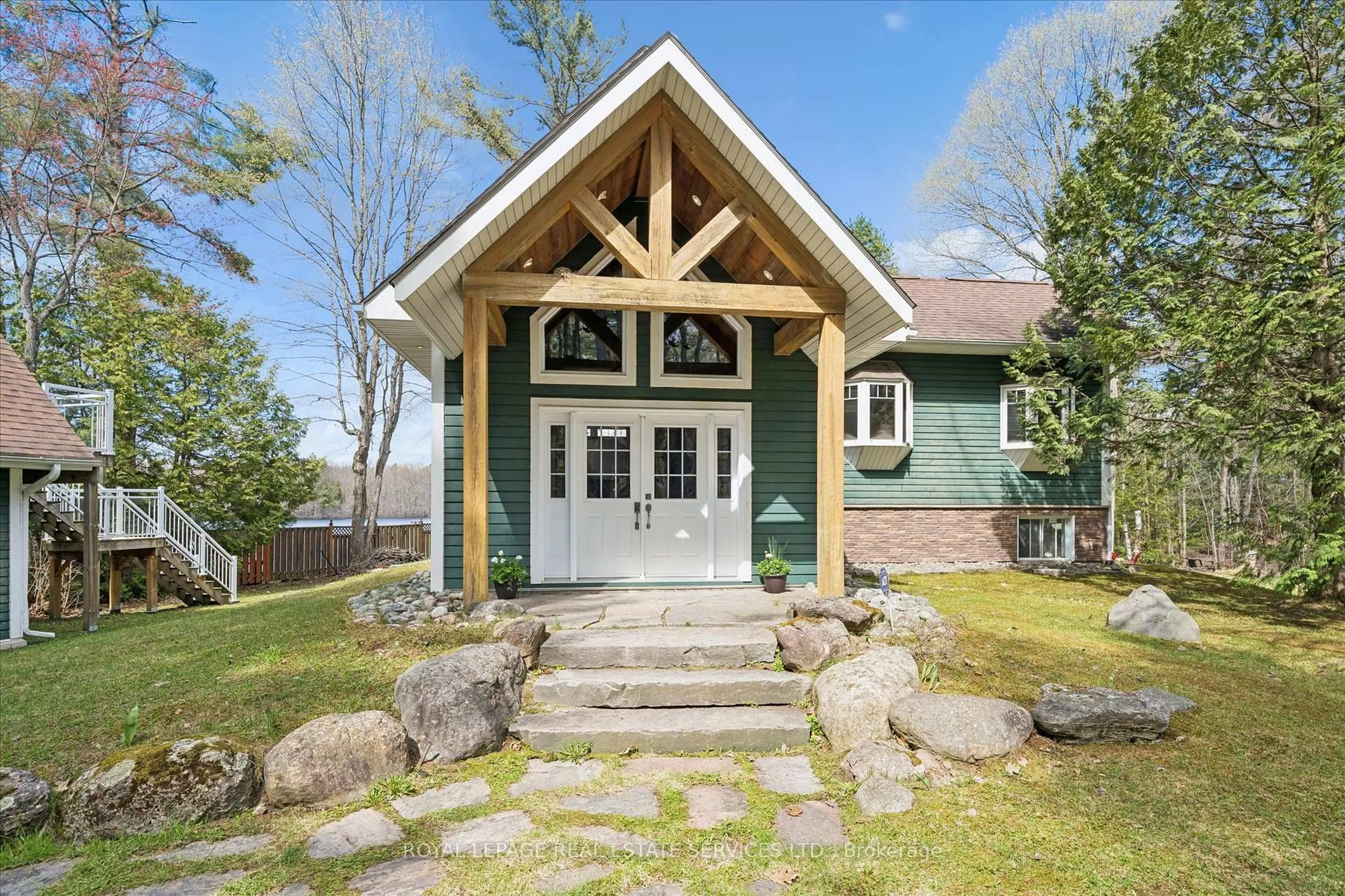 Indoor entryway for 1383 Moon River Rd, Muskoka Lakes Ontario P0C 1A0