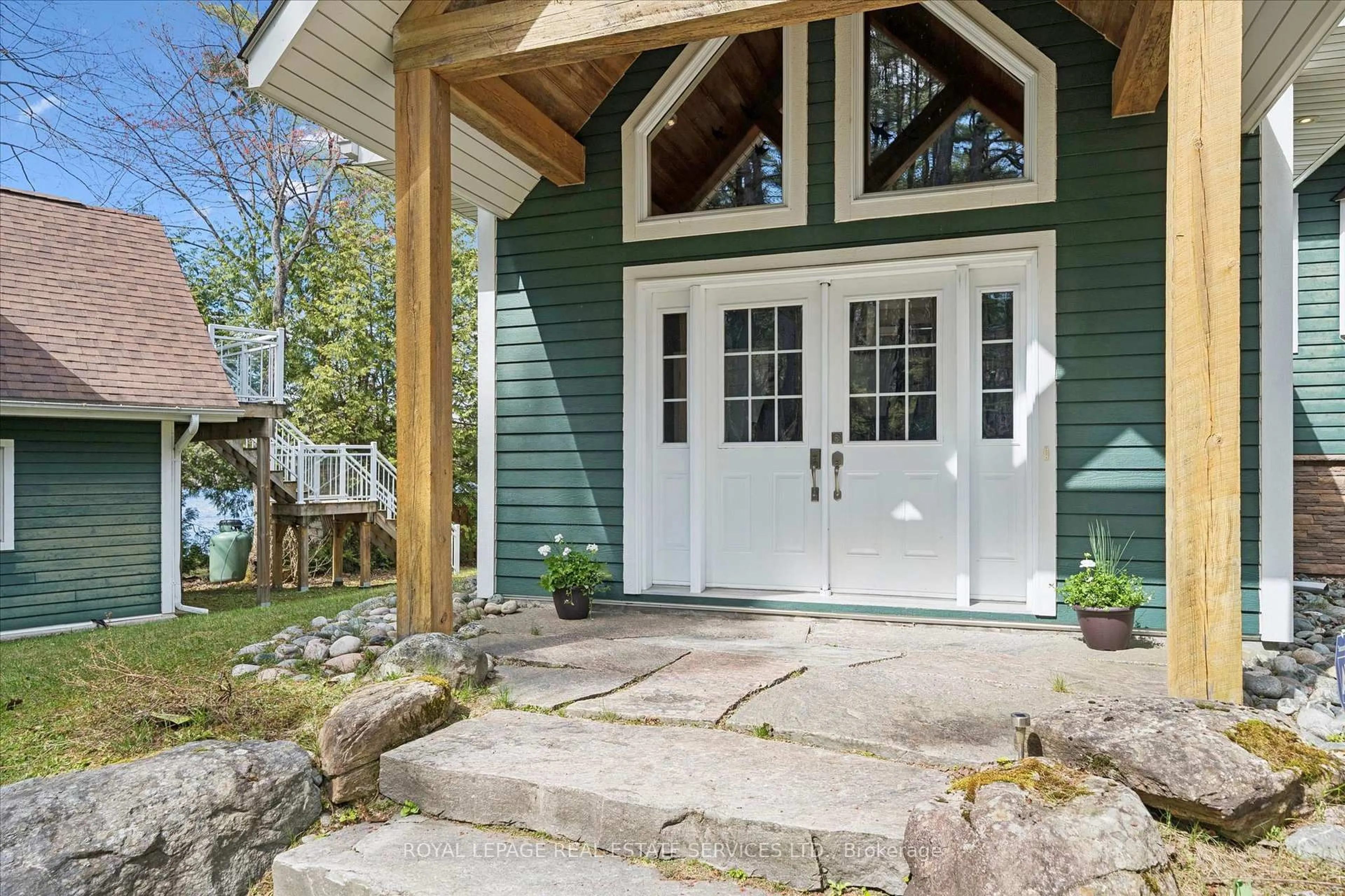 Indoor entryway for 1383 Moon River Rd, Muskoka Lakes Ontario P0C 1A0