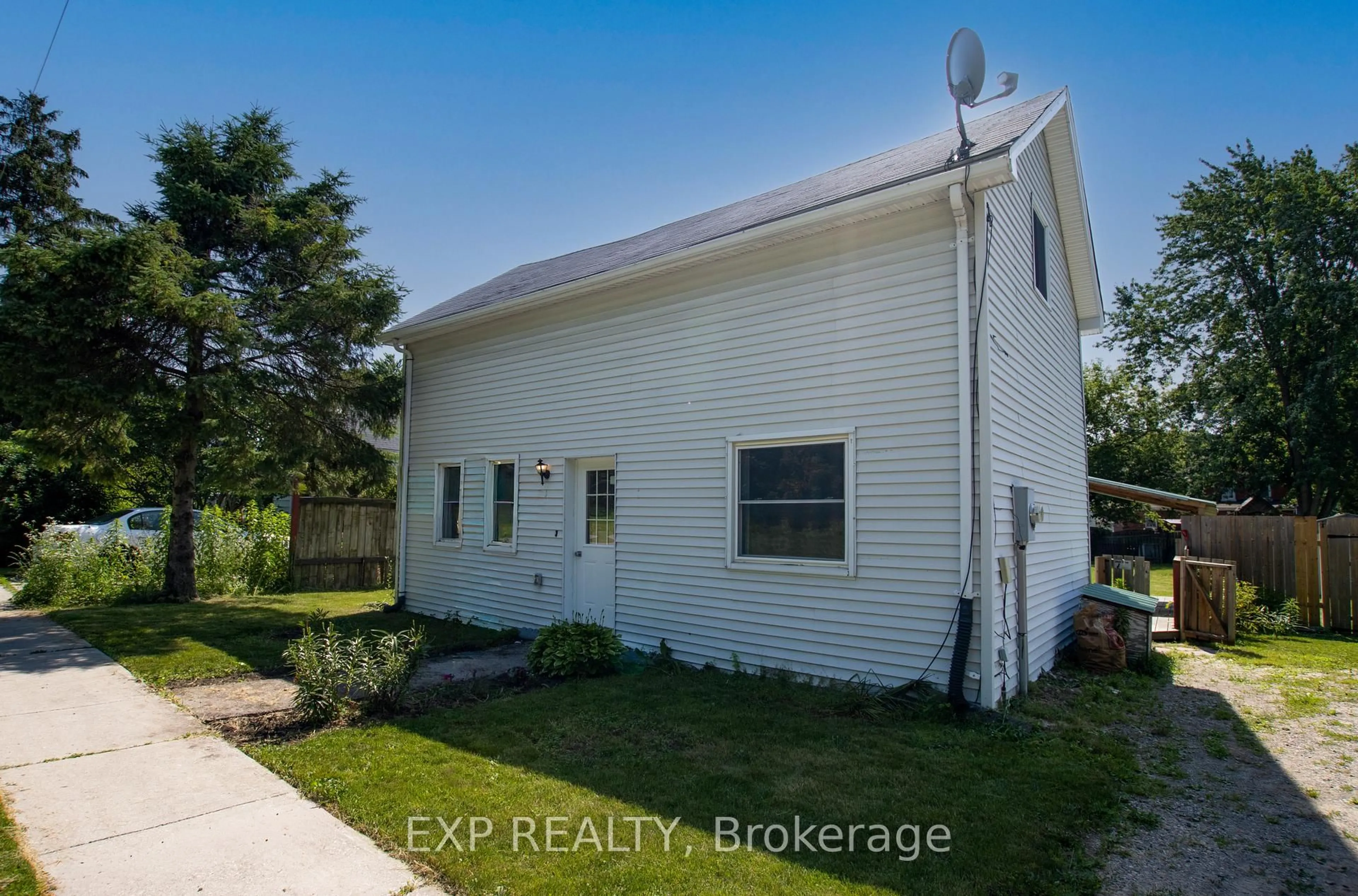 A pic from outside/outdoor area/front of a property/back of a property/a pic from drone, building for 190 MUNROE St, West Elgin Ontario N0L 2P0