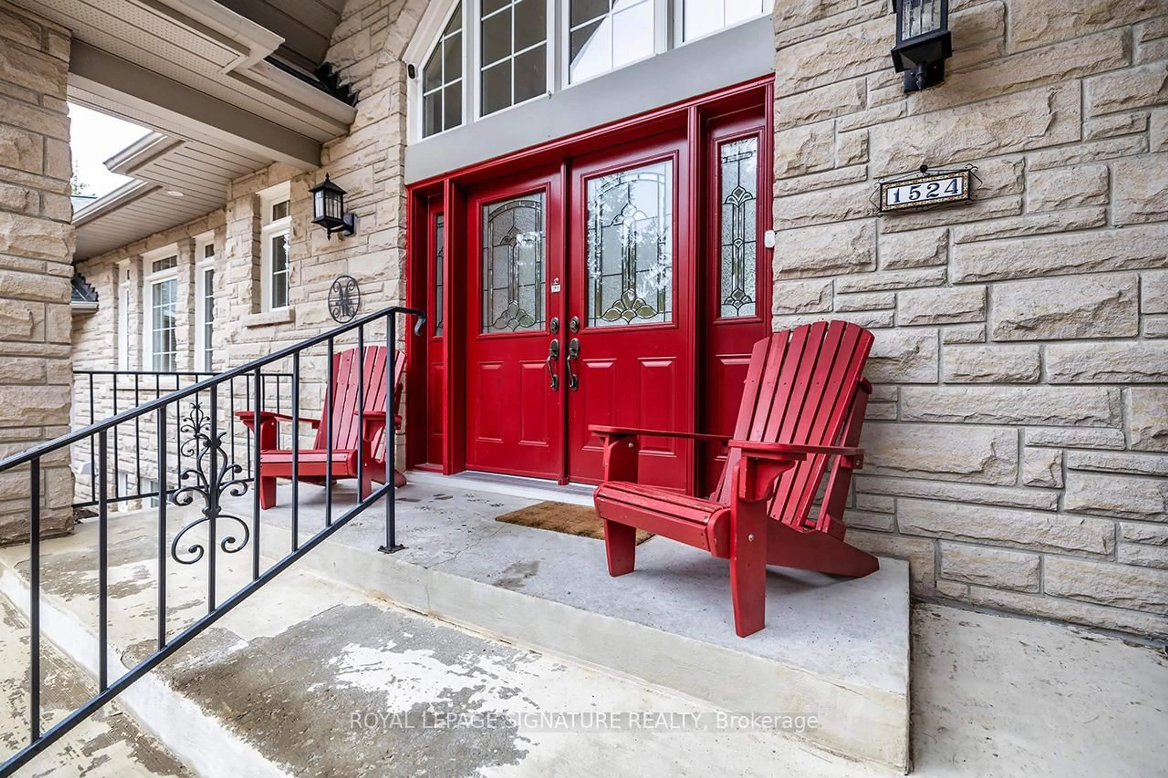 Indoor entryway for 1524 Westview Cres, Selwyn Ontario K0L 2H0