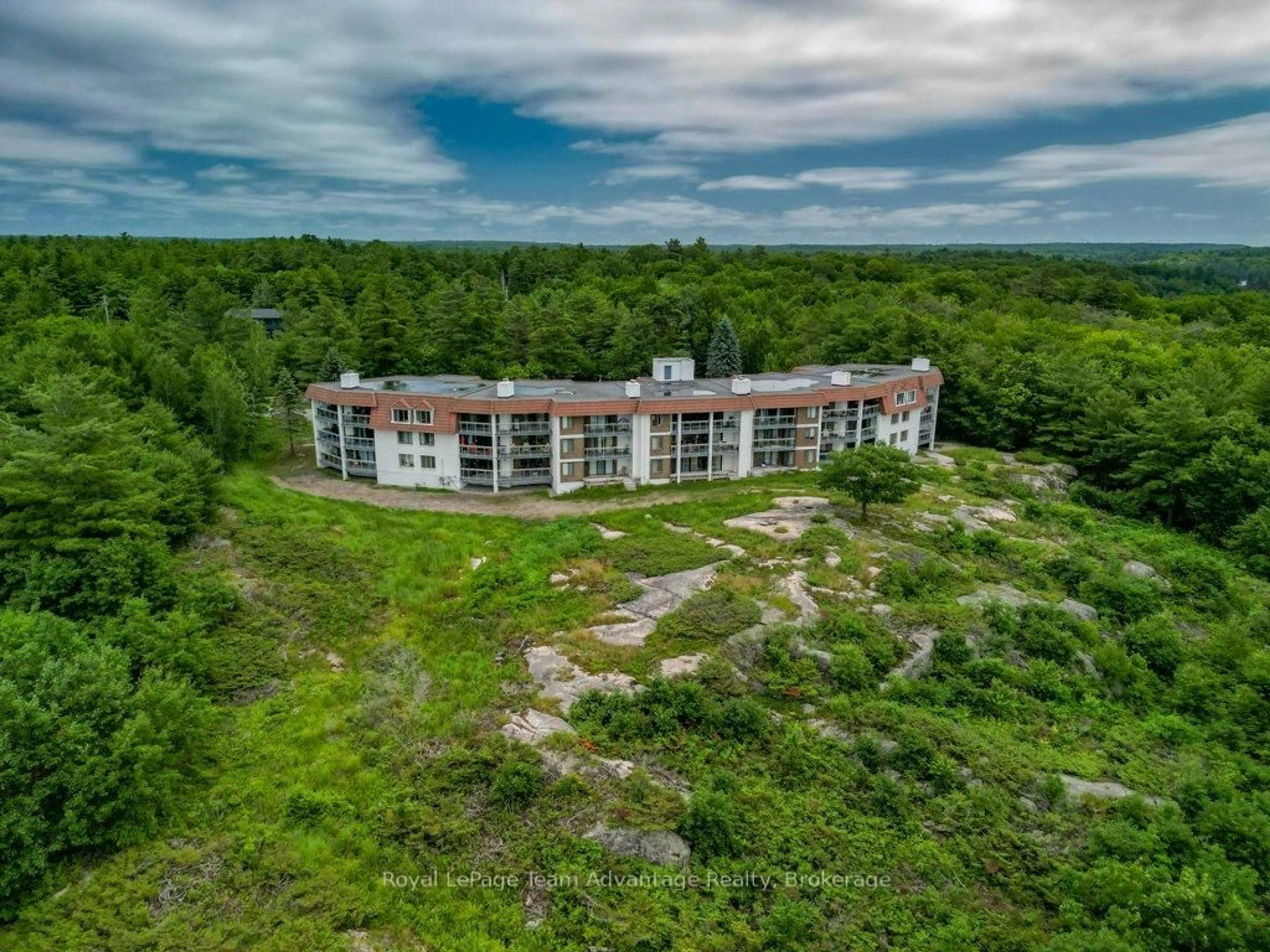 A pic from outside/outdoor area/front of a property/back of a property/a pic from drone, building for 20 Ryder Dr #3A, McDougall Ontario P2A 2W9