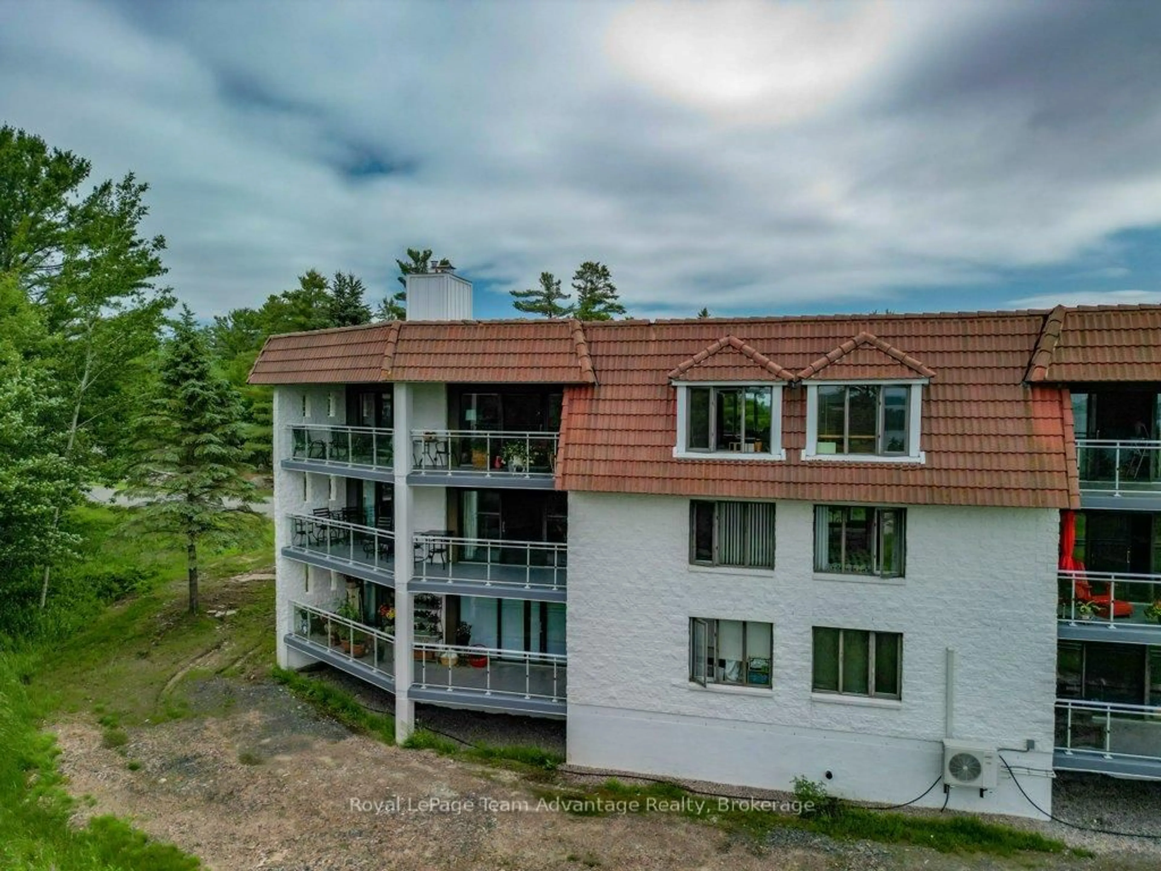 A pic from outside/outdoor area/front of a property/back of a property/a pic from drone, building for 20 Ryder Dr #3A, McDougall Ontario P2A 2W9