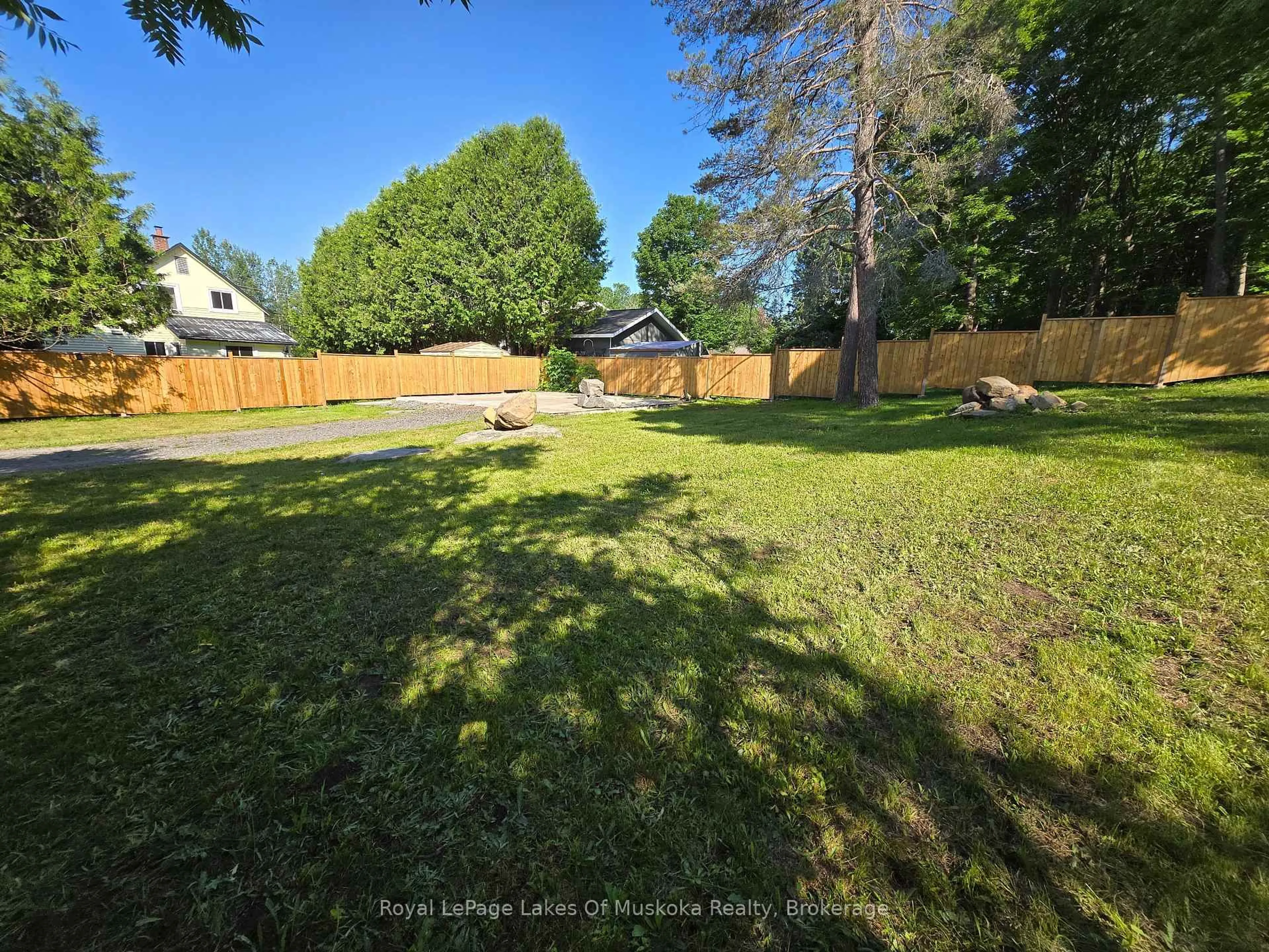 A pic from outside/outdoor area/front of a property/back of a property/a pic from drone, forest/trees view for 11 Silver St, Huntsville Ontario P1H 1M2