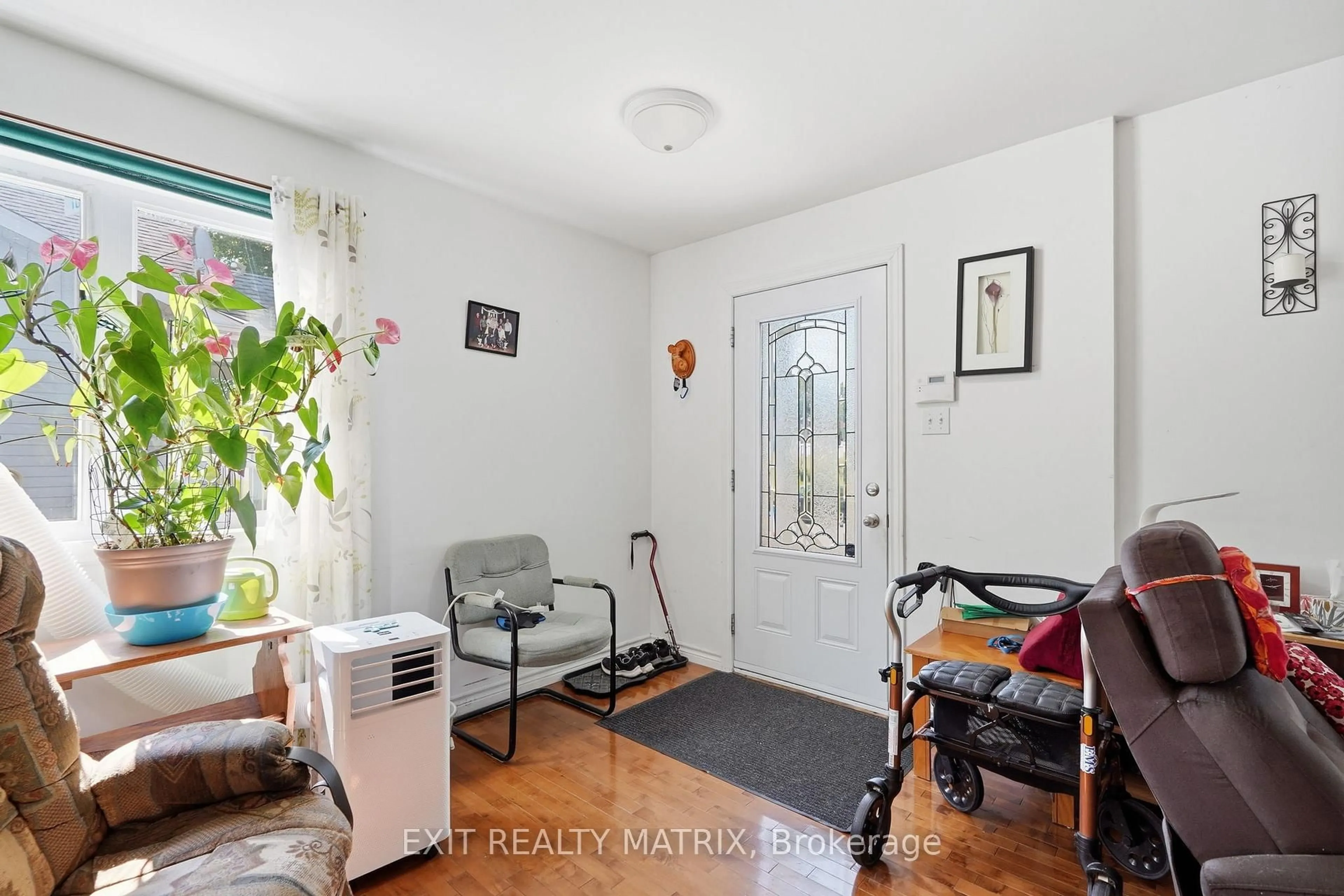 Indoor entryway for 313 Nelson St, Hawkesbury Ontario K6A 1M1
