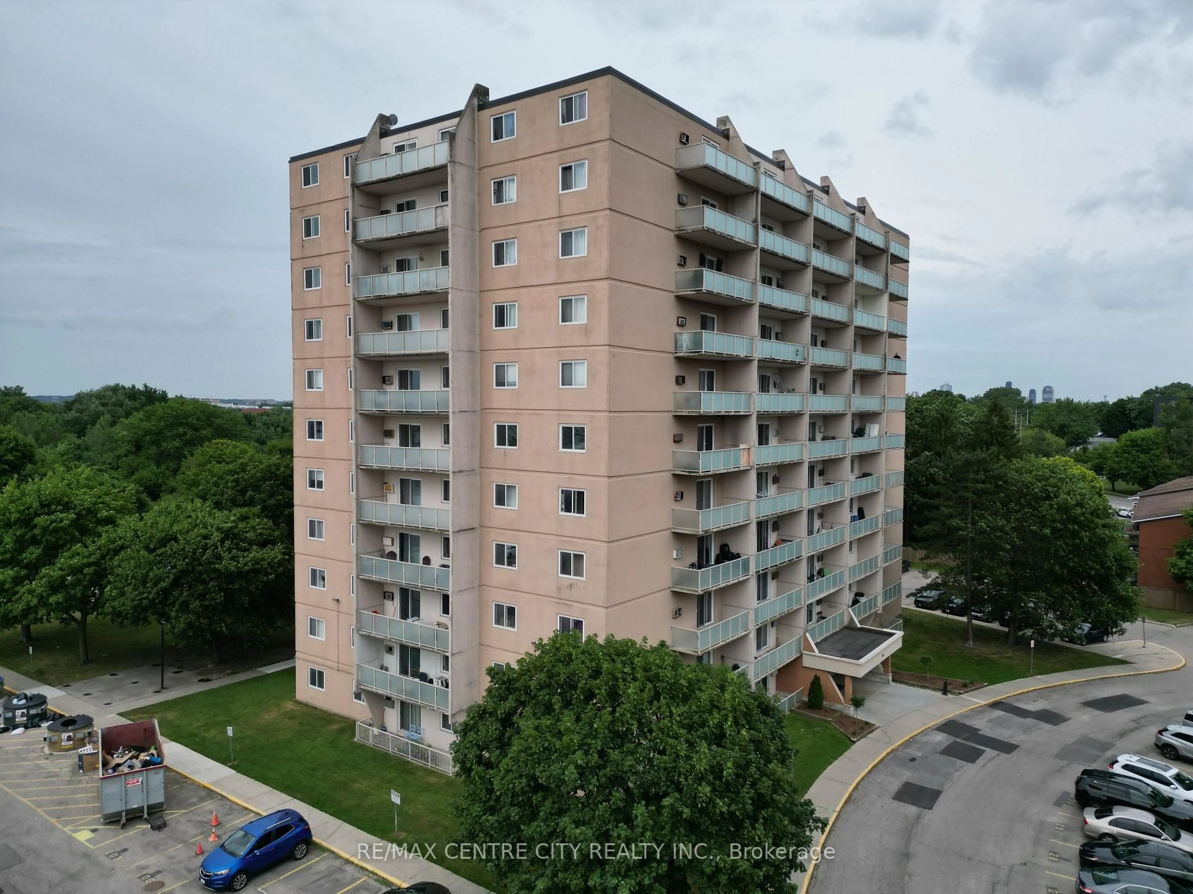 A pic from outside/outdoor area/front of a property/back of a property/a pic from drone, unknown for 563 Mornington Ave #1004, London East Ontario N5Y 4T8