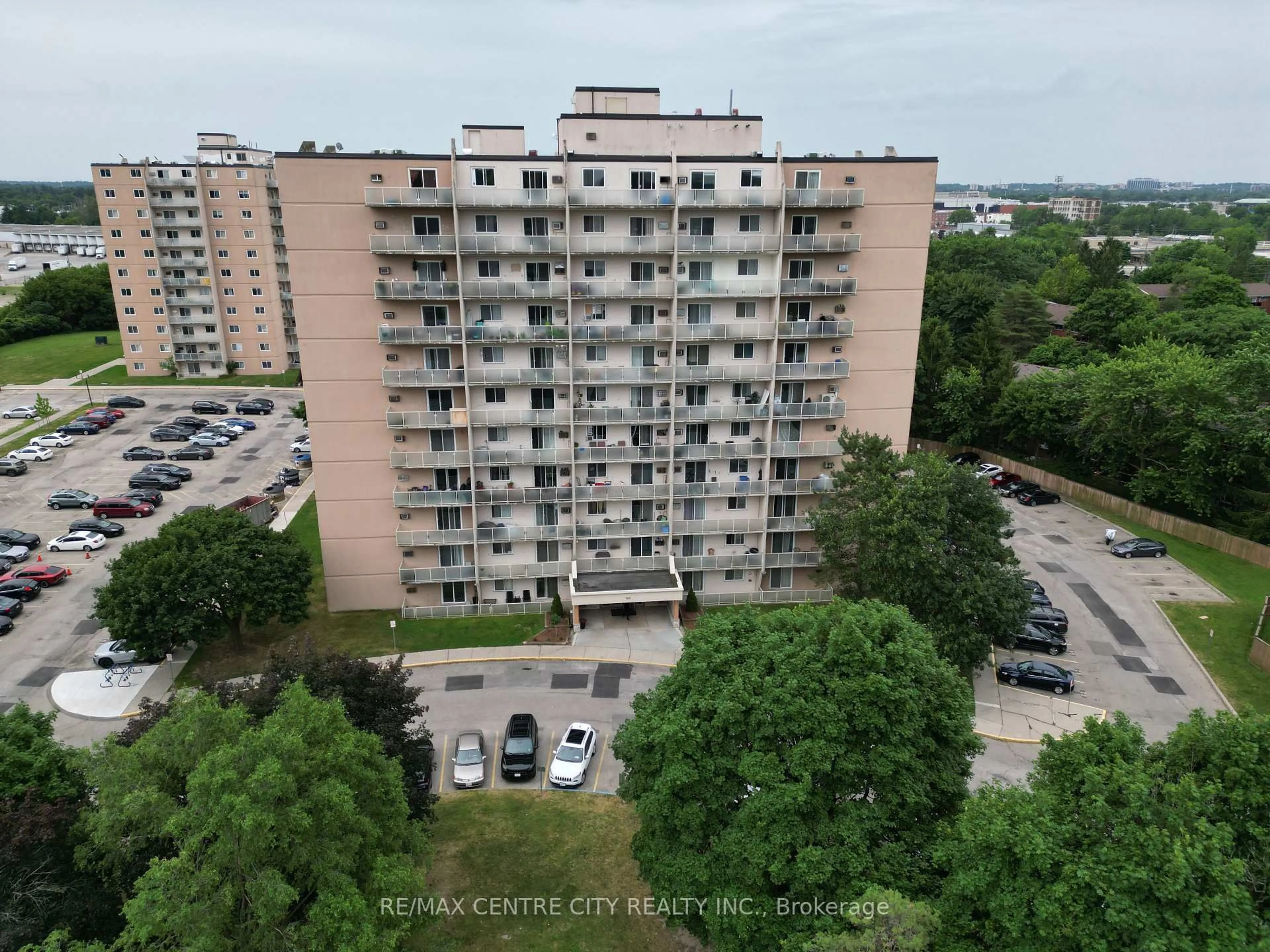 A pic from outside/outdoor area/front of a property/back of a property/a pic from drone, city buildings view from balcony for 563 Mornington Ave #1004, London East Ontario N5Y 4T8
