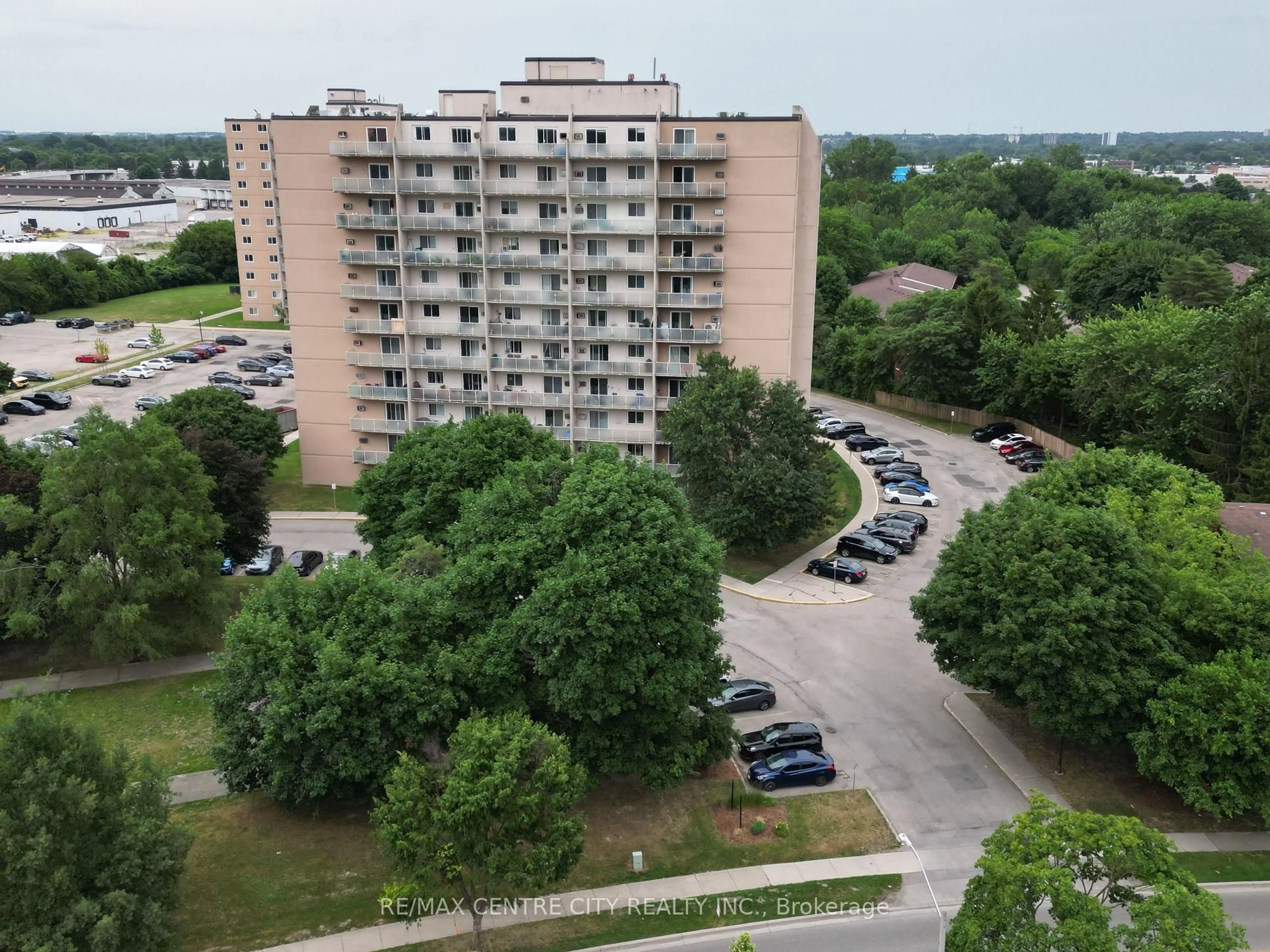 A pic from outside/outdoor area/front of a property/back of a property/a pic from drone, city buildings view from balcony for 563 Mornington Ave #1004, London East Ontario N5Y 4T8