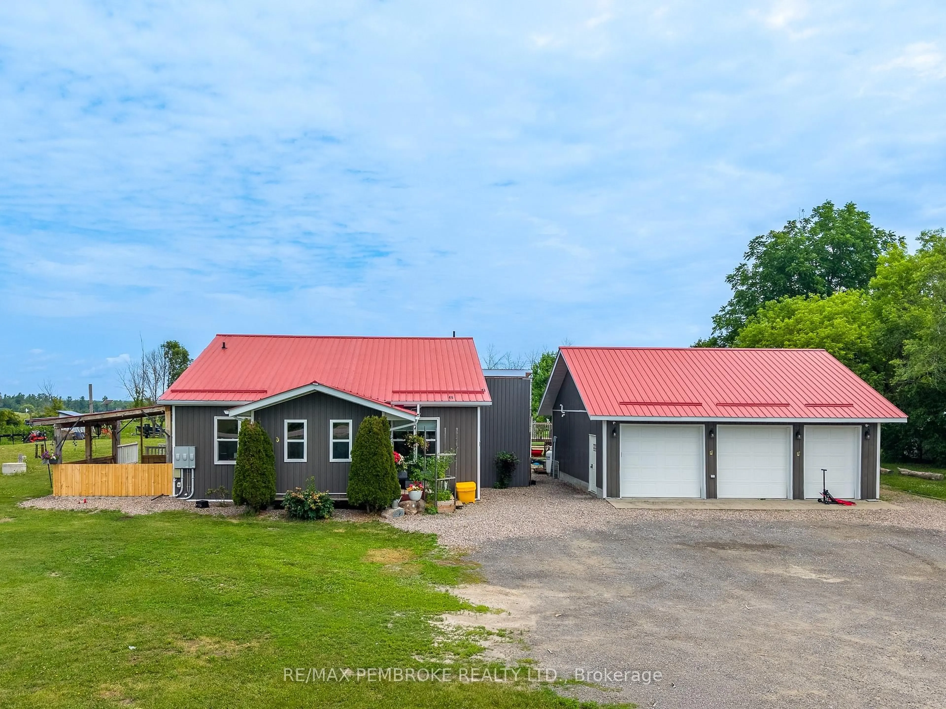 A pic from outside/outdoor area/front of a property/back of a property/a pic from drone, street for 1890 Queensline Rd, Foresters Falls Ontario K0J 1V0