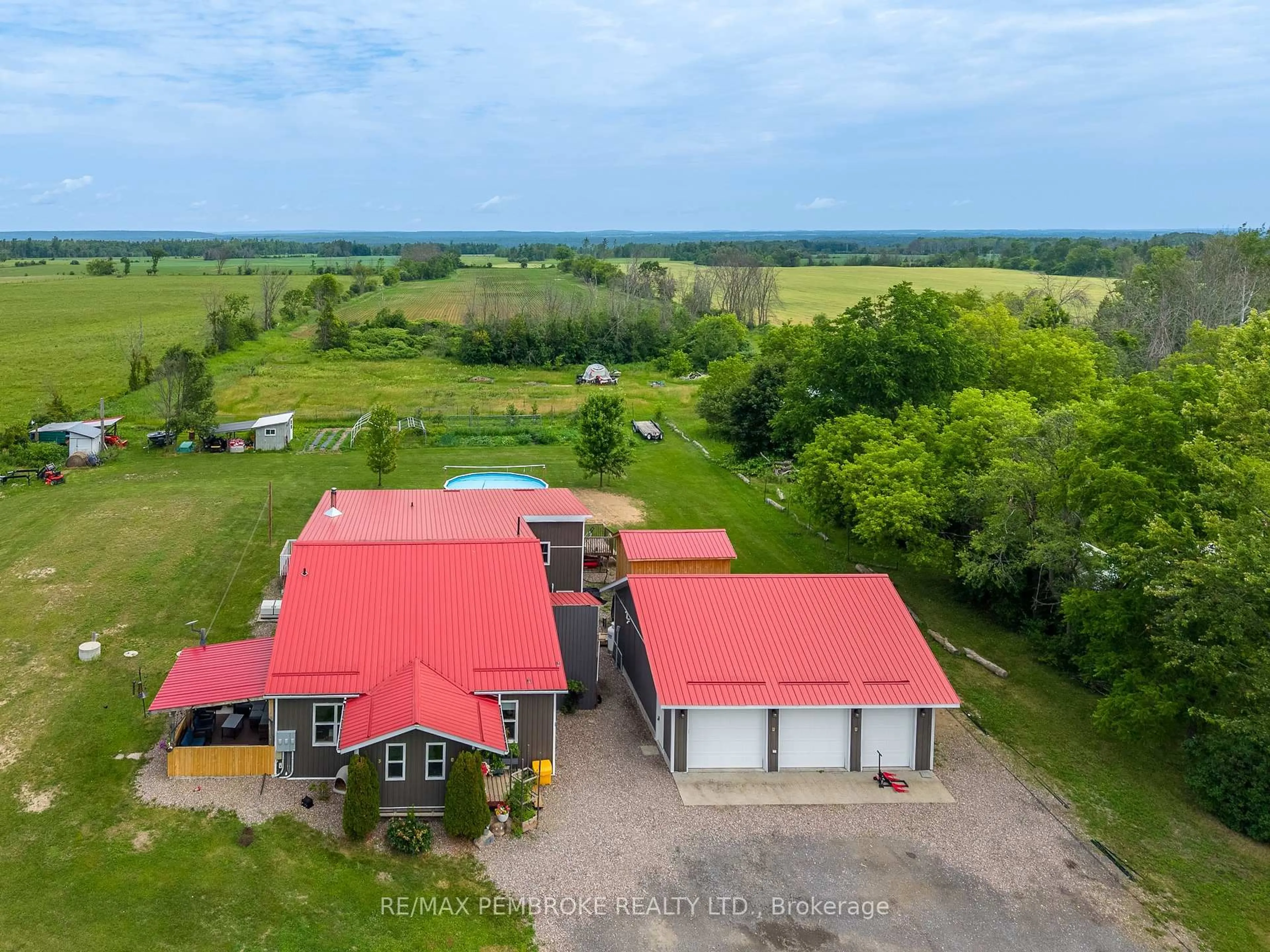 A pic from outside/outdoor area/front of a property/back of a property/a pic from drone, building for 1890 Queensline Rd, Foresters Falls Ontario K0J 1V0