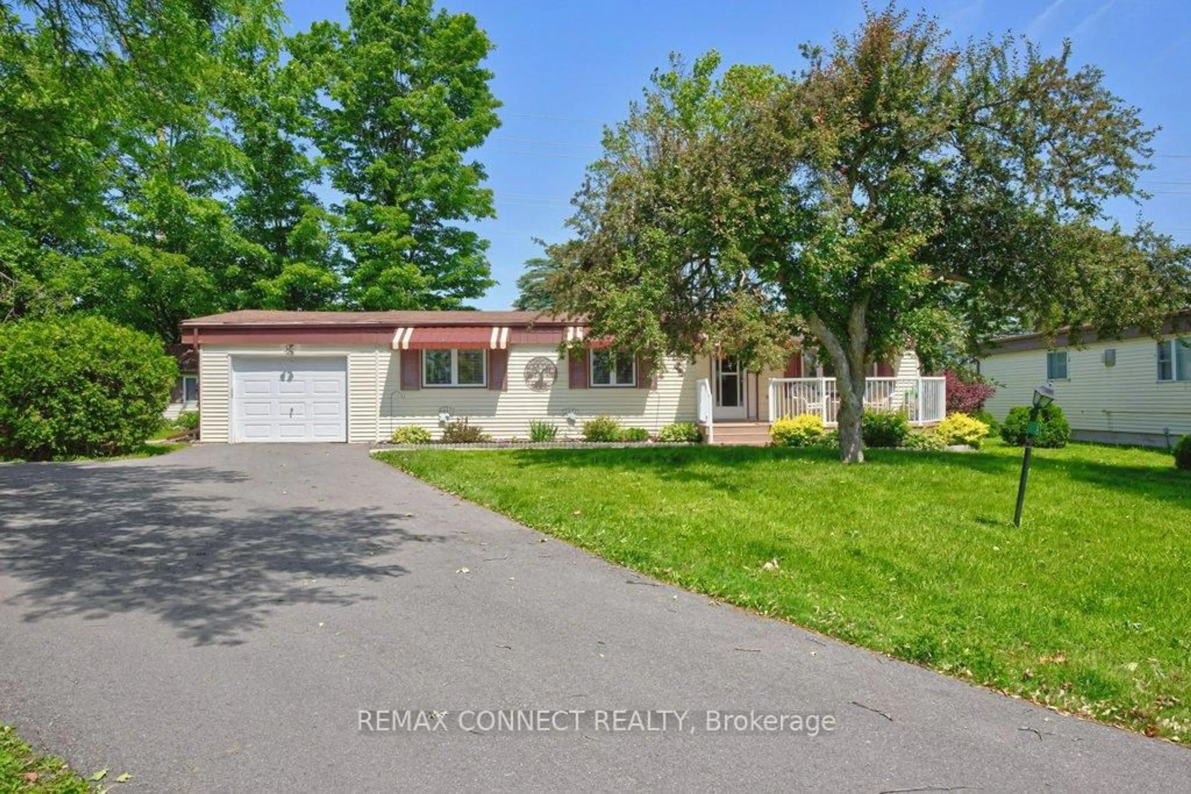 A pic from outside/outdoor area/front of a property/back of a property/a pic from drone, street for 8 Circle Dr, Kawartha Lakes Ontario K9V 0H7