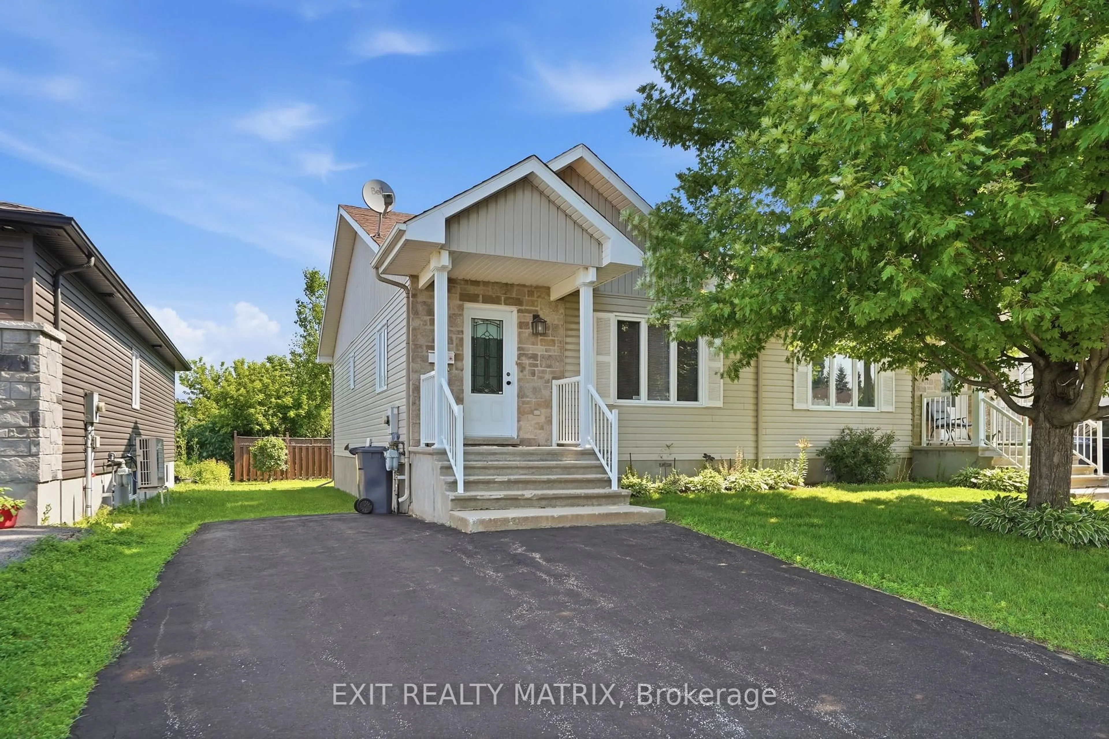 Home with vinyl exterior material, street for 311 Nelson St, Hawkesbury Ontario K6A 1M1