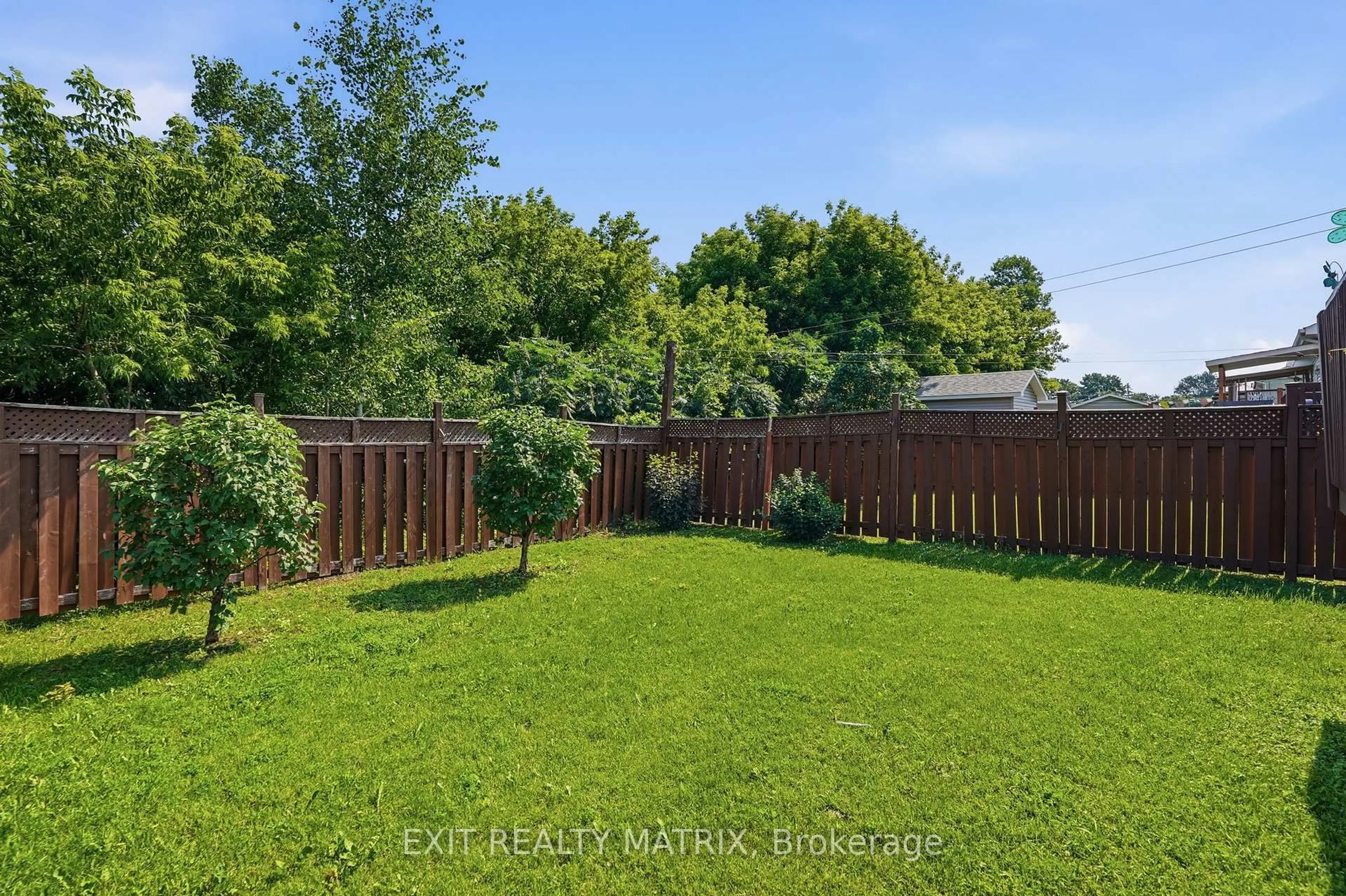 A pic from outside/outdoor area/front of a property/back of a property/a pic from drone, unknown for 311 Nelson St, Hawkesbury Ontario K6A 1M1
