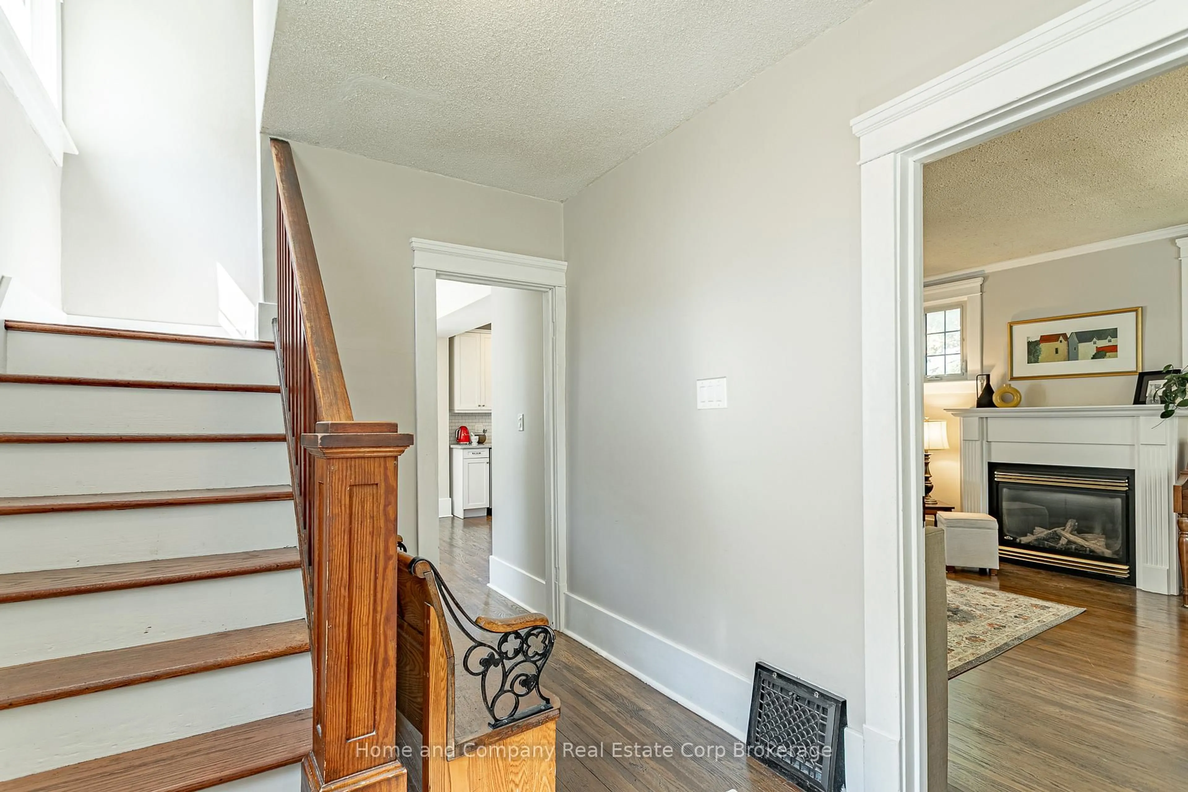 Indoor entryway for 146 Grange St, Stratford Ontario N5A 3P8