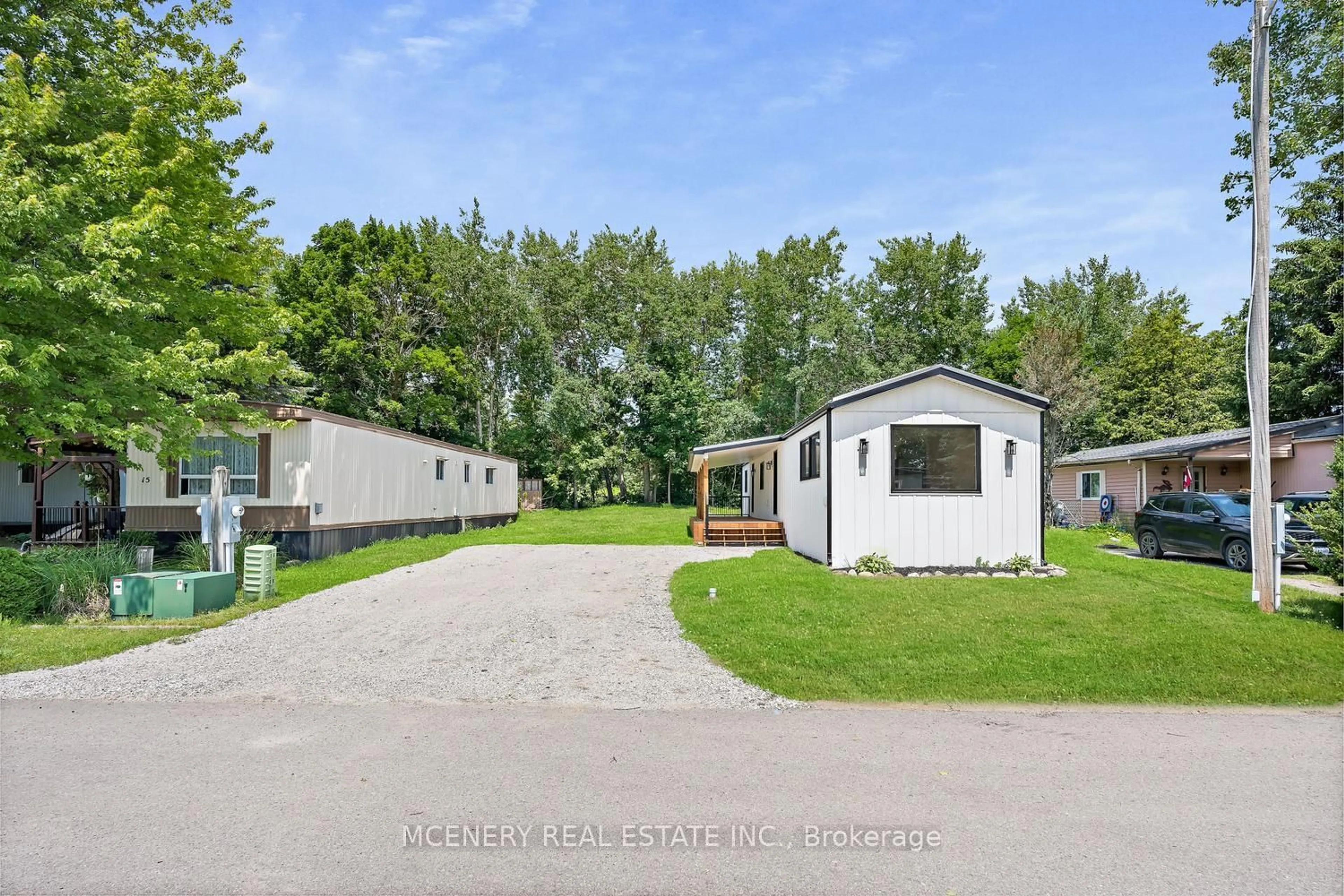 A pic from outside/outdoor area/front of a property/back of a property/a pic from drone, street for 16 HEATHER Ave, Erin Ontario N0B 1T0