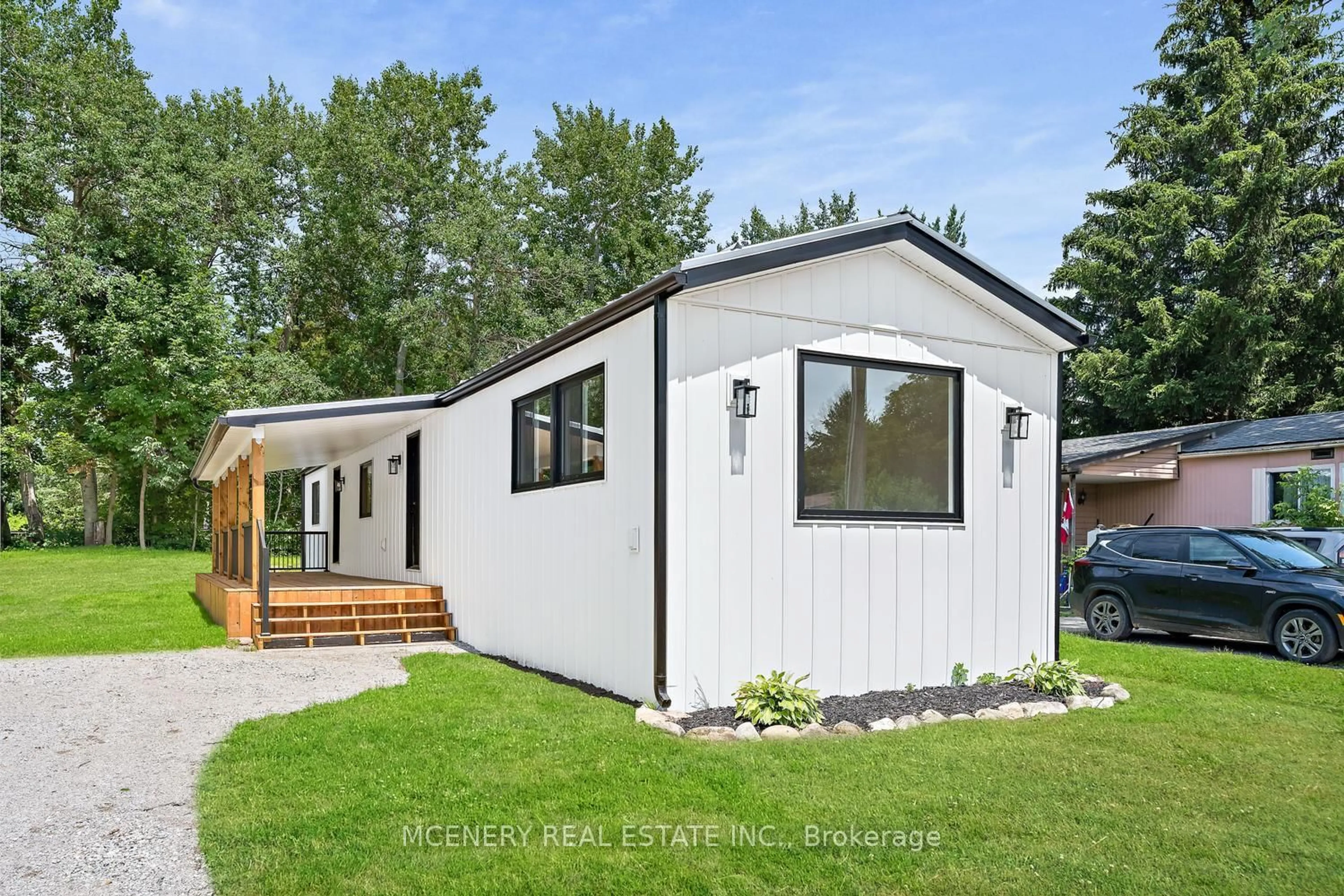 Home with vinyl exterior material, street for 16 HEATHER Ave, Erin Ontario N0B 1T0