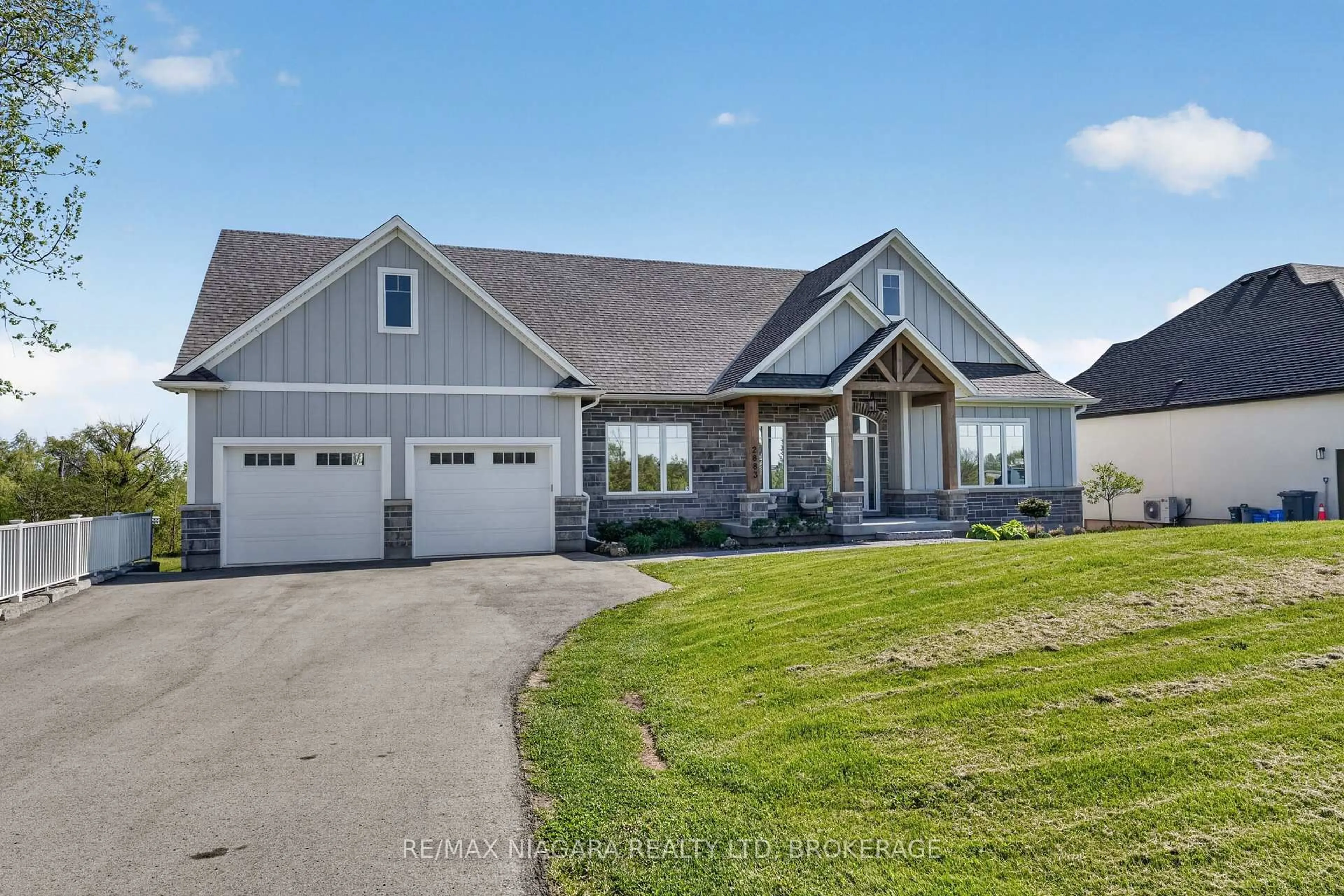 Home with vinyl exterior material, unknown for 2883 Townline Rd, Fort Erie Ontario L0S 1S0