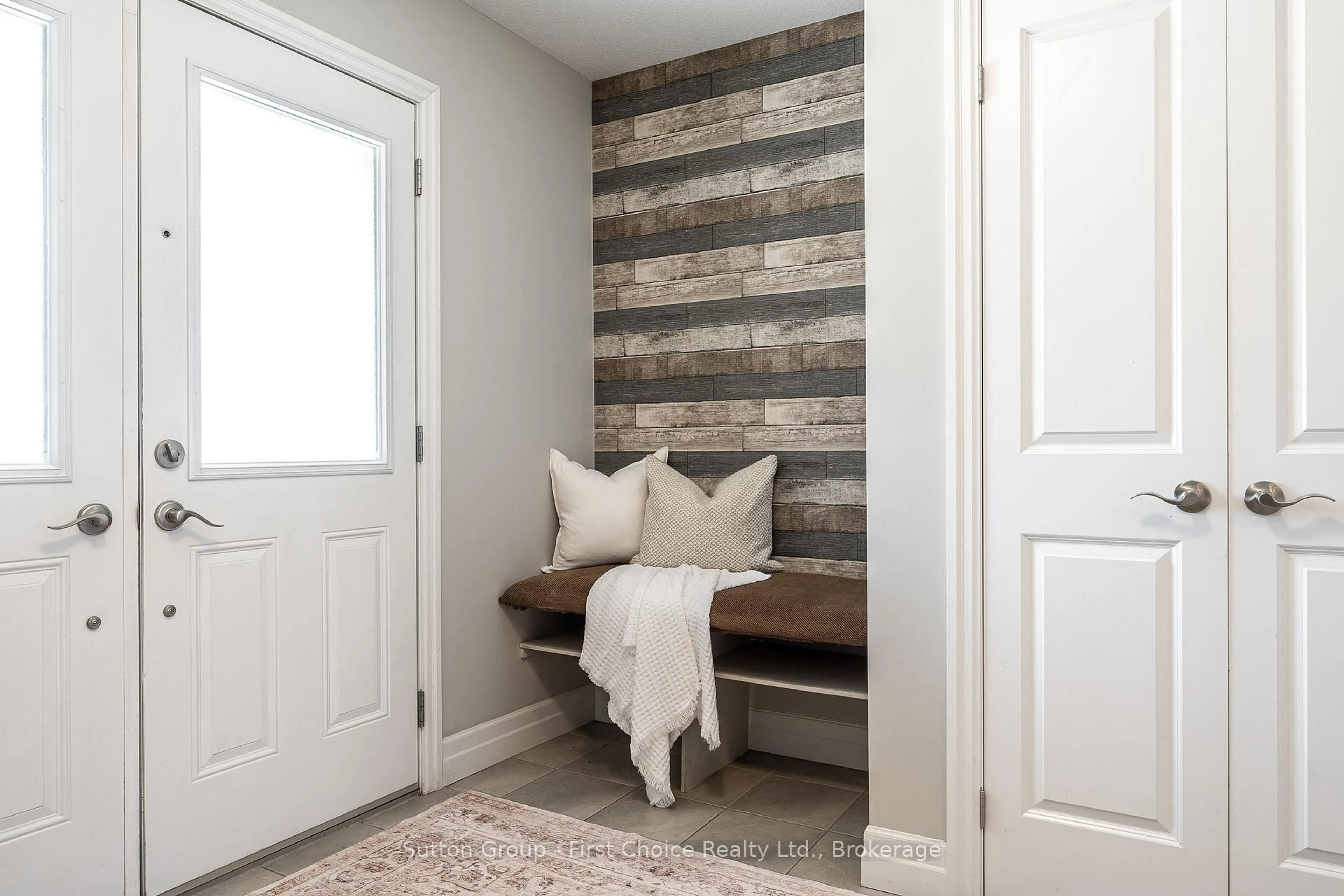 Indoor entryway for 59 Bradshaw Dr, Stratford Ontario N5A 0E2