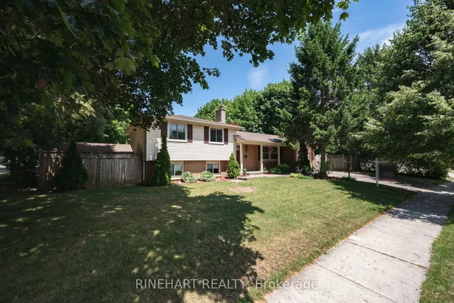2 Lloyd Manor Cres, London North 3