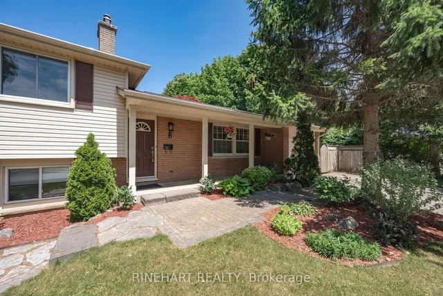 2 Lloyd Manor Cres, London North 4