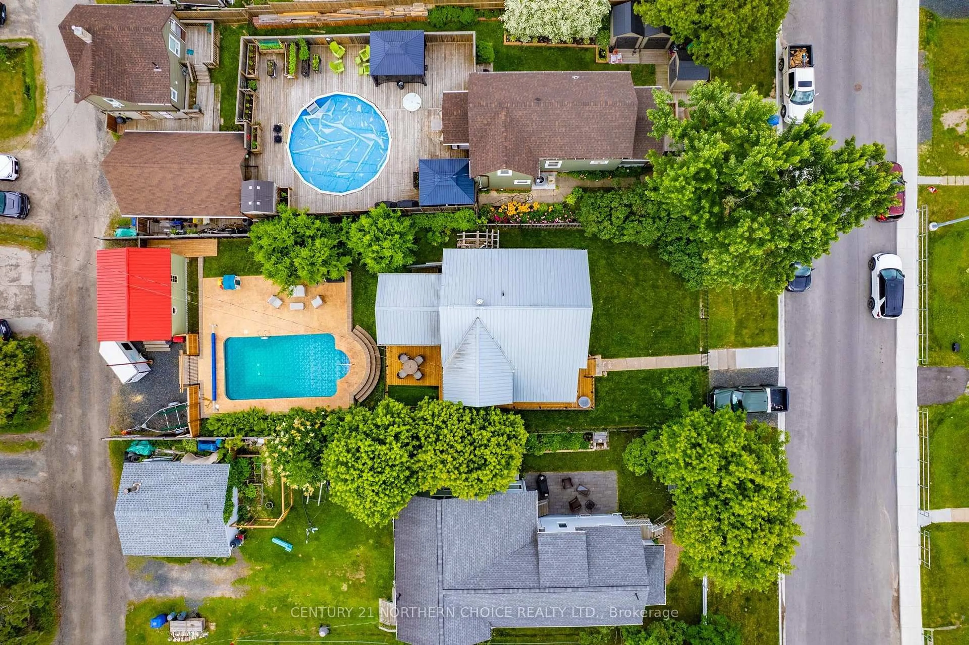 A pic from outside/outdoor area/front of a property/back of a property/a pic from drone, street for 1006 PARK ST, Kenora Ontario P9N 1B9