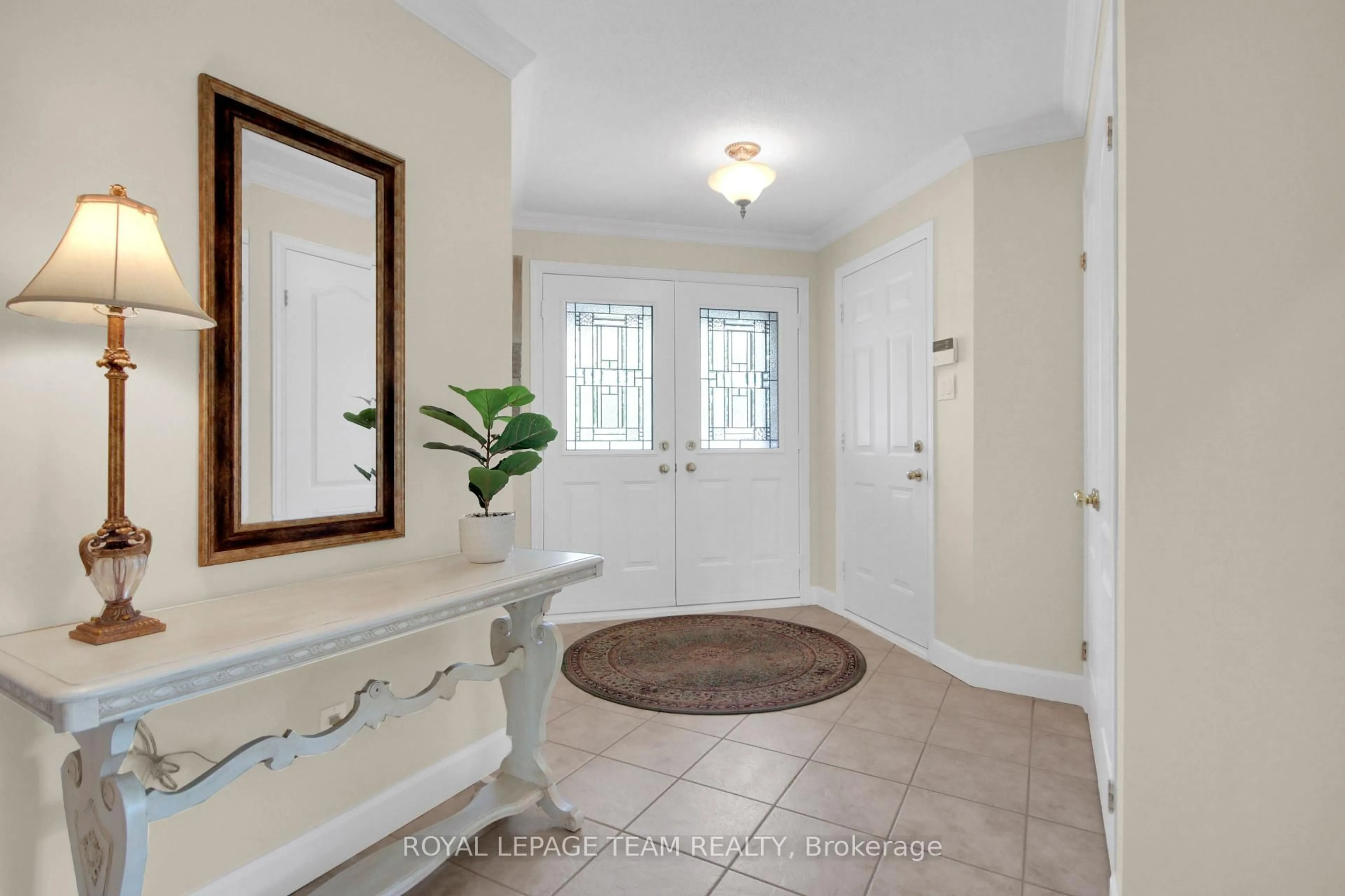 Indoor entryway for 83 WATERTHRUSH Cres, Ottawa Ontario K2M 2V1