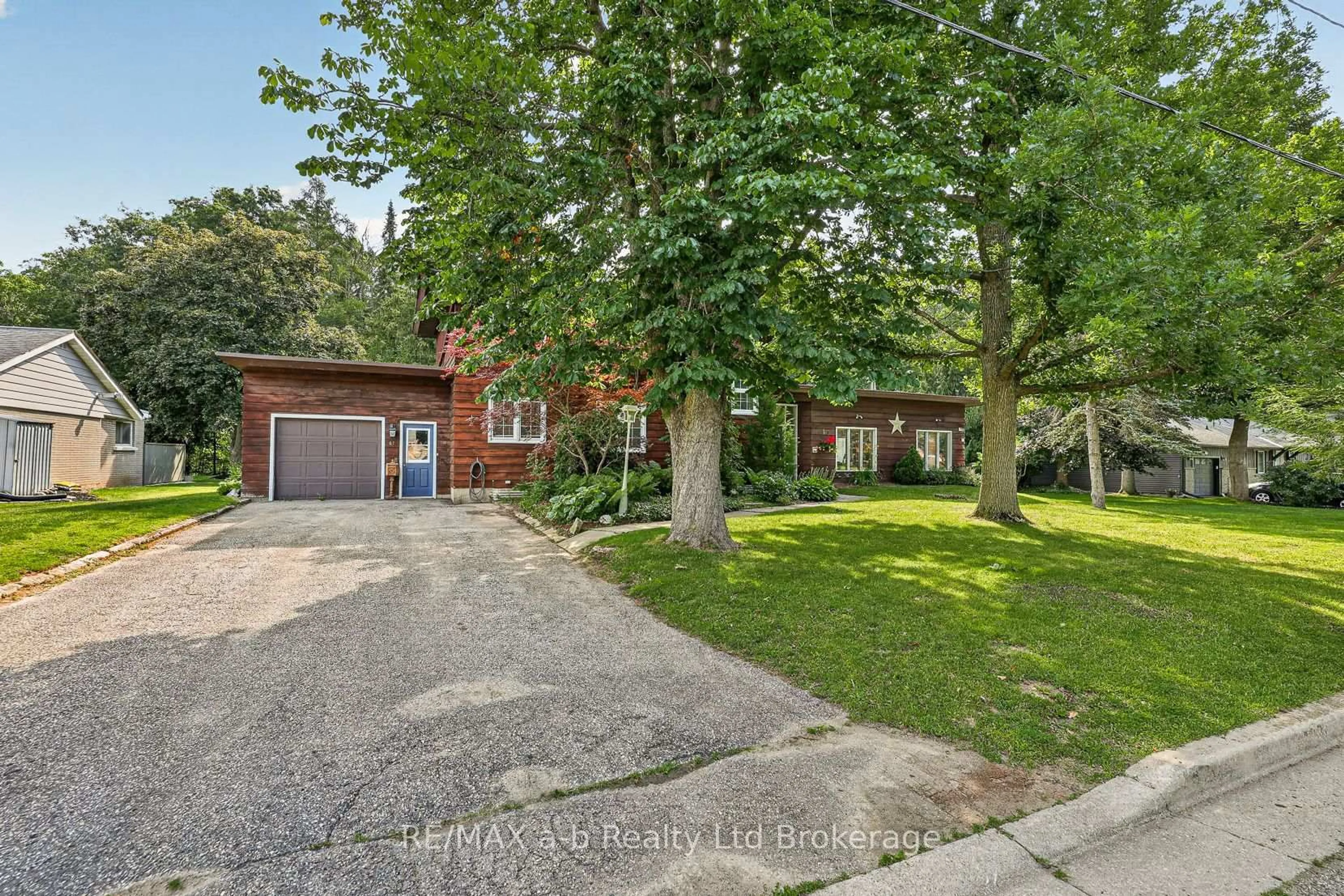 Home with brick exterior material, street for 61 Parkwood Dr, Tillsonburg Ontario N4G 2B7