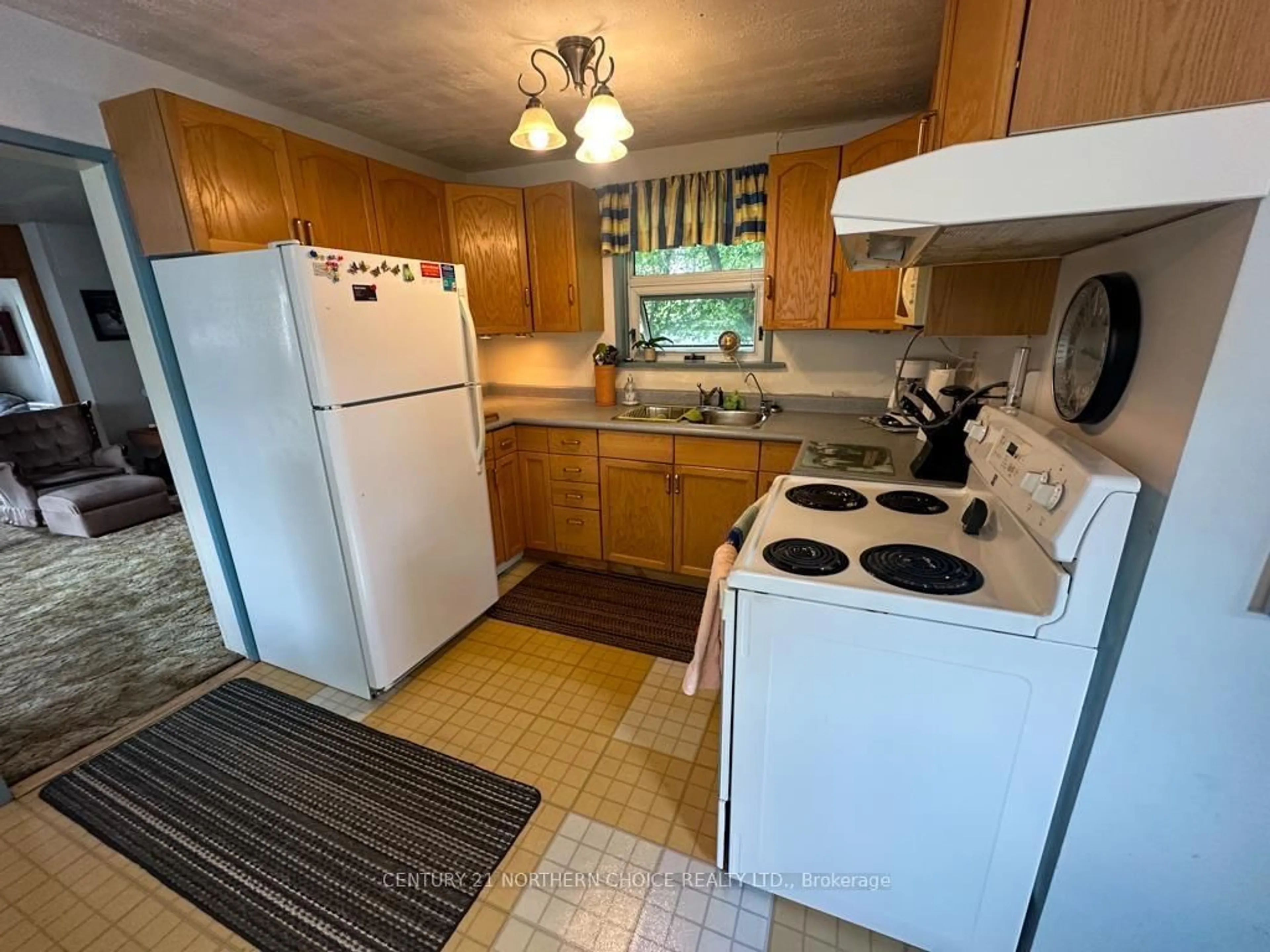 Standard kitchen, unknown for 115 Eighth Ave, Kenora Ontario P9N 2H1