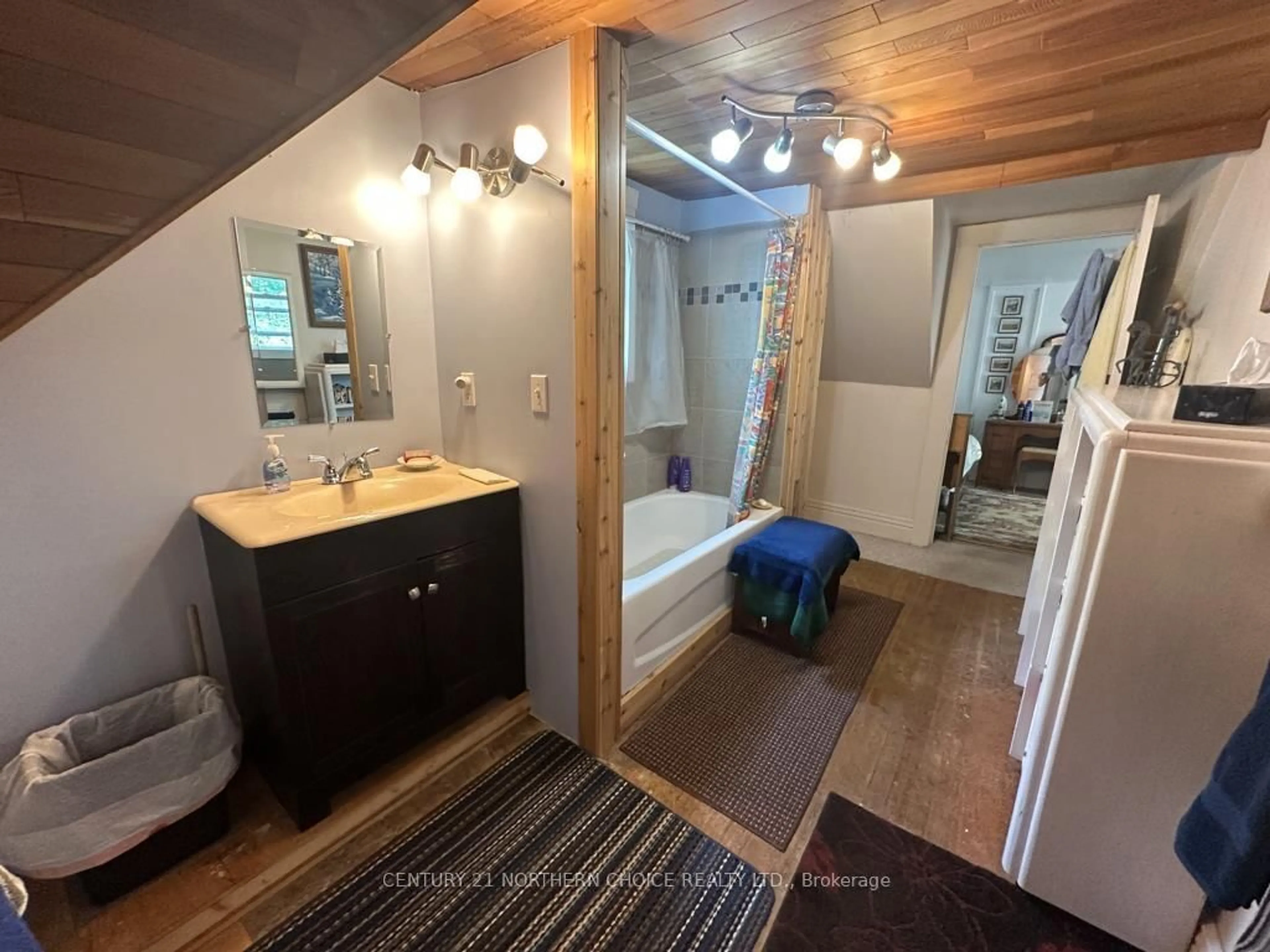 Contemporary bathroom, unknown for 115 Eighth Ave, Kenora Ontario P9N 2H1