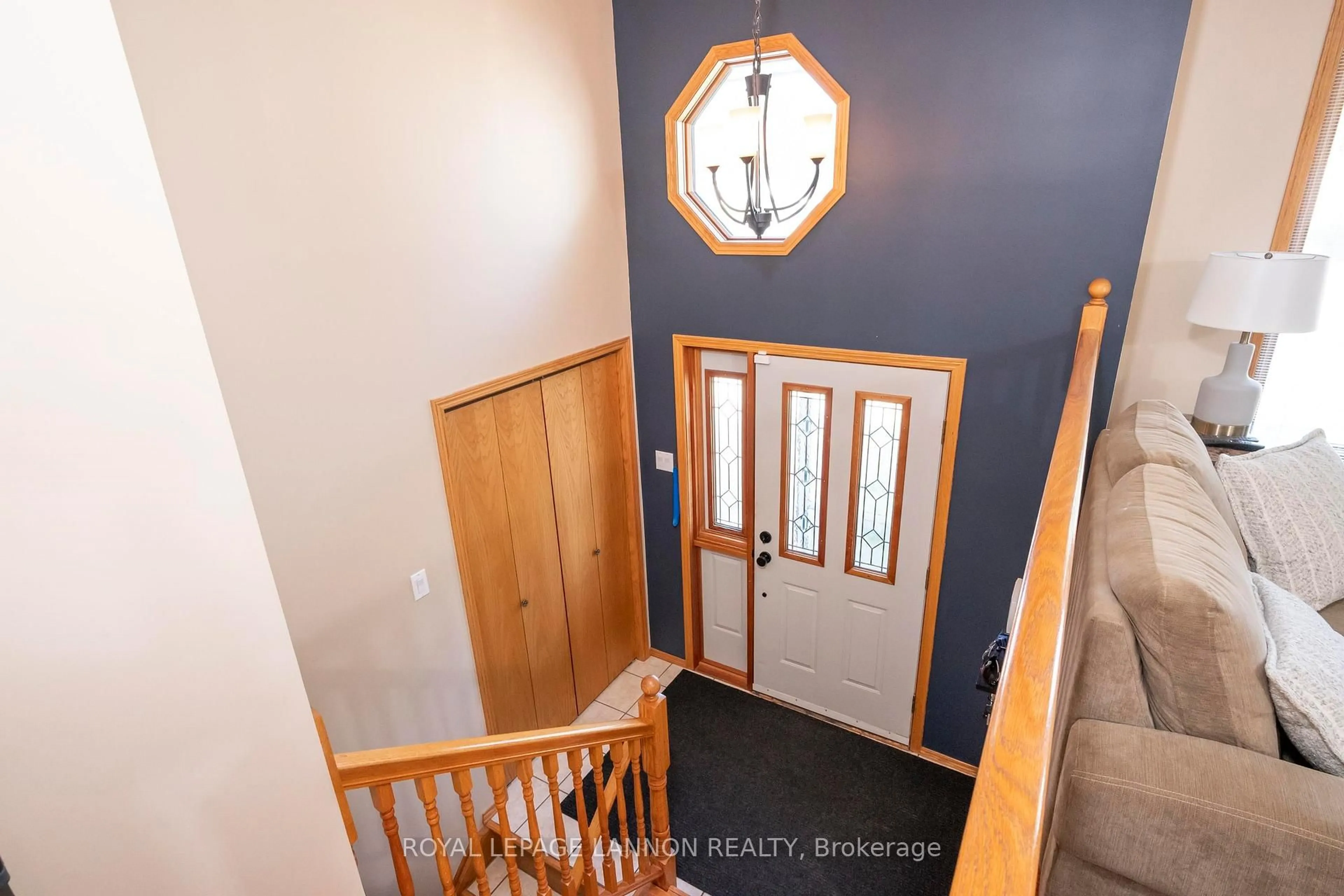 Indoor entryway for 107 Sapphire Dr, Thunder Bay Ontario P7G 1A8