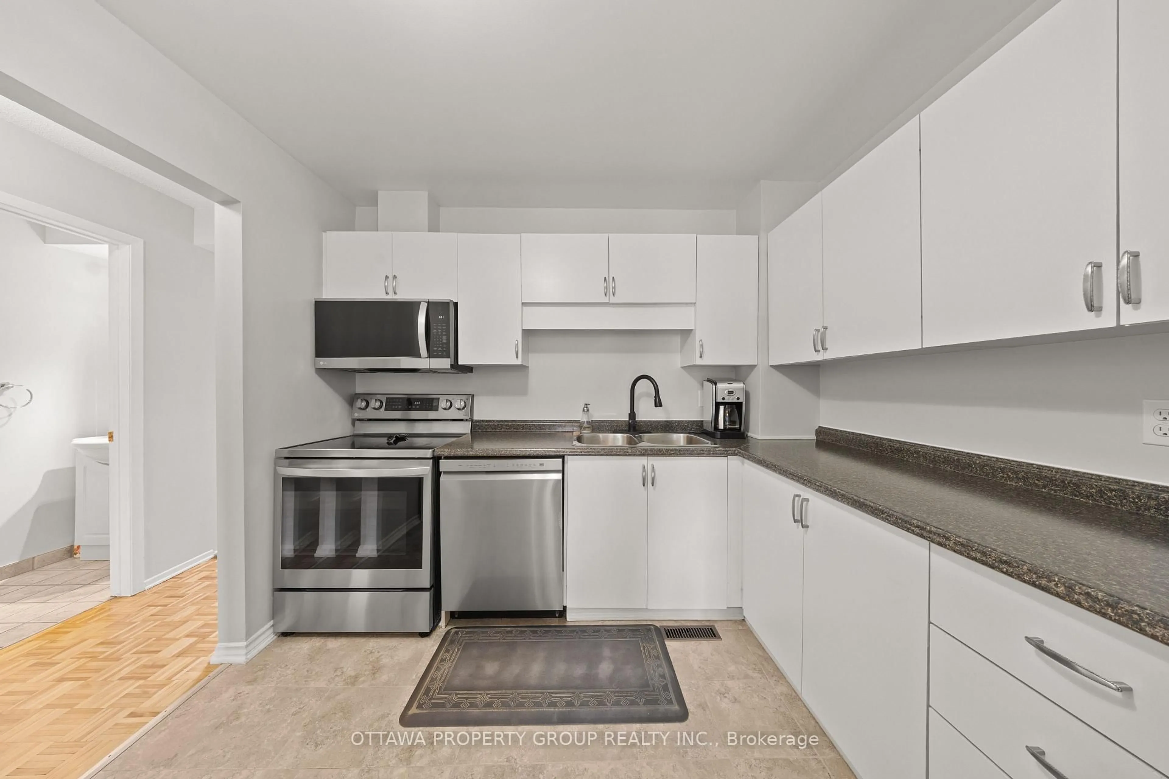 Standard kitchen, unknown for 13 Bentbrook Cres, Ottawa Ontario K2J 3X9
