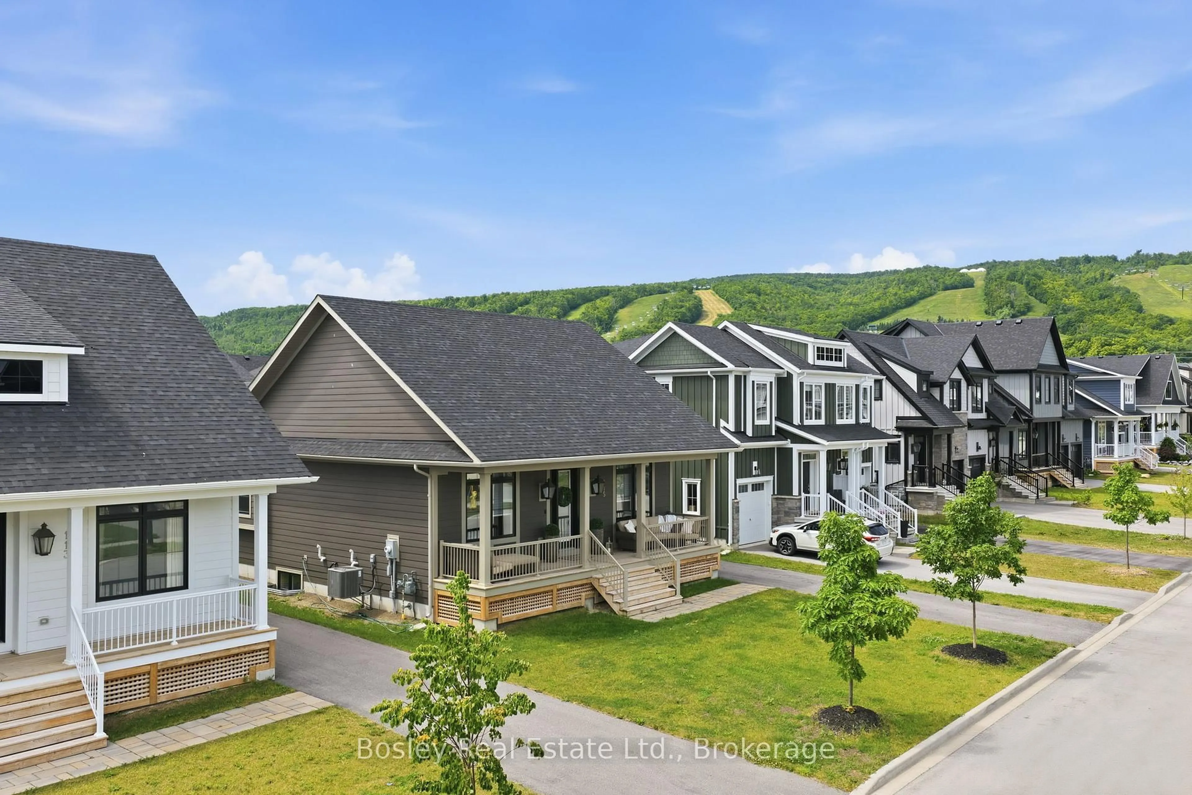 A pic from outside/outdoor area/front of a property/back of a property/a pic from drone, mountain view for 115 Black Willow Cres, Blue Mountains Ontario L9Y 0R4