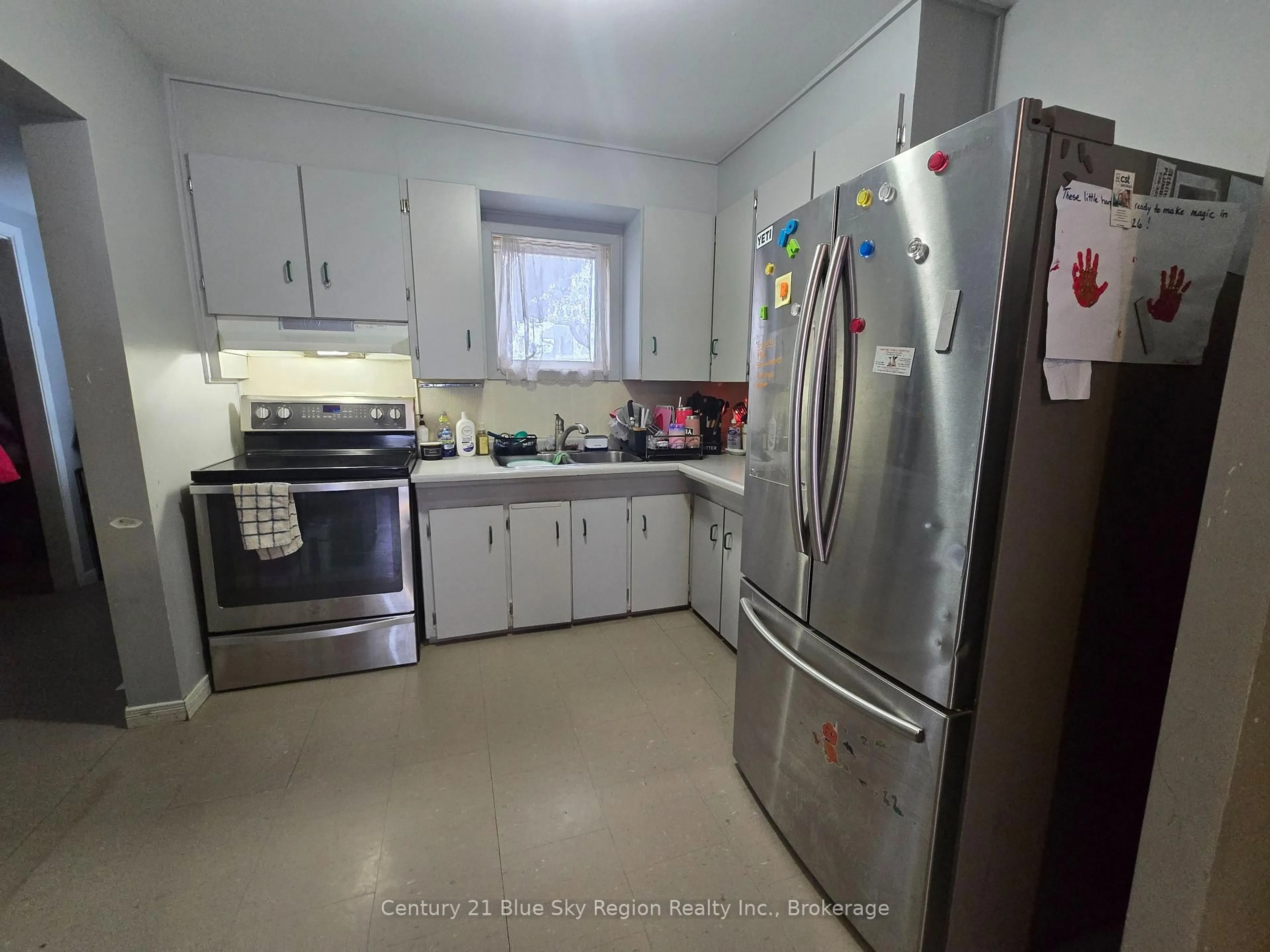 Standard kitchen, unknown for 100 Nipissing St, West Nipissing Ontario P2B 1J5