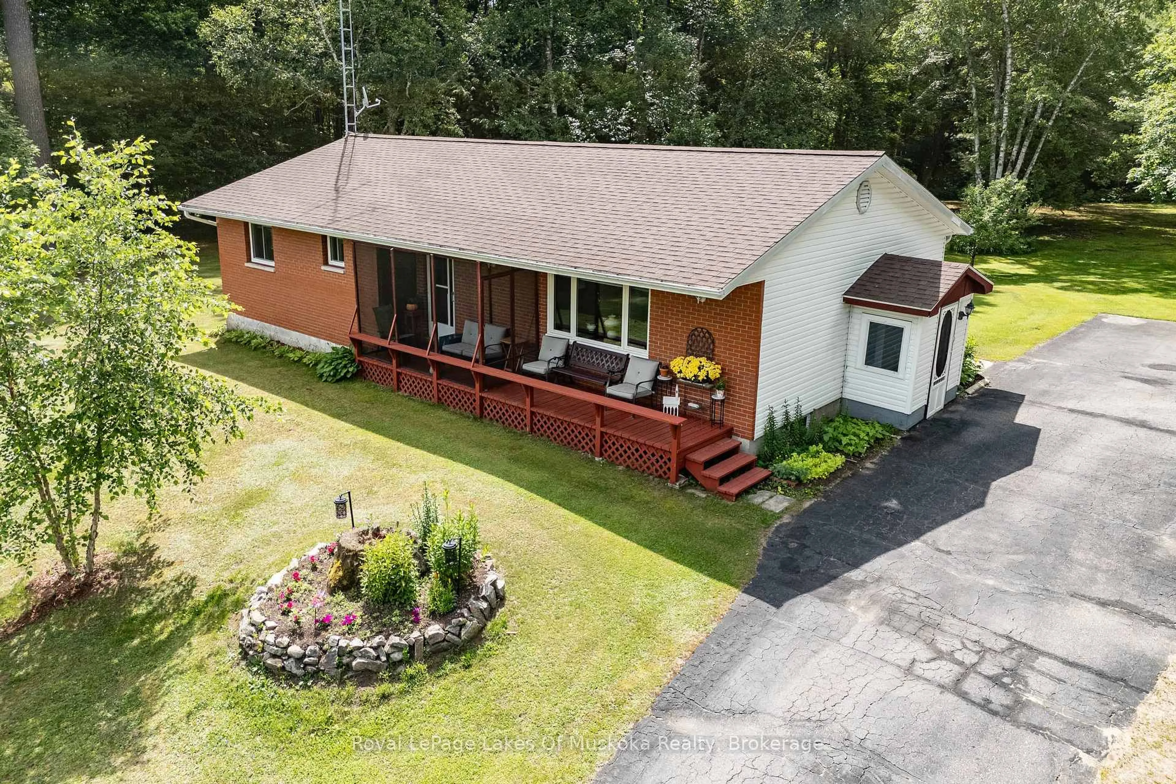 A pic from outside/outdoor area/front of a property/back of a property/a pic from drone, unknown for 1170 Muskoka 117 Rd, Bracebridge Ontario P1L 1W9