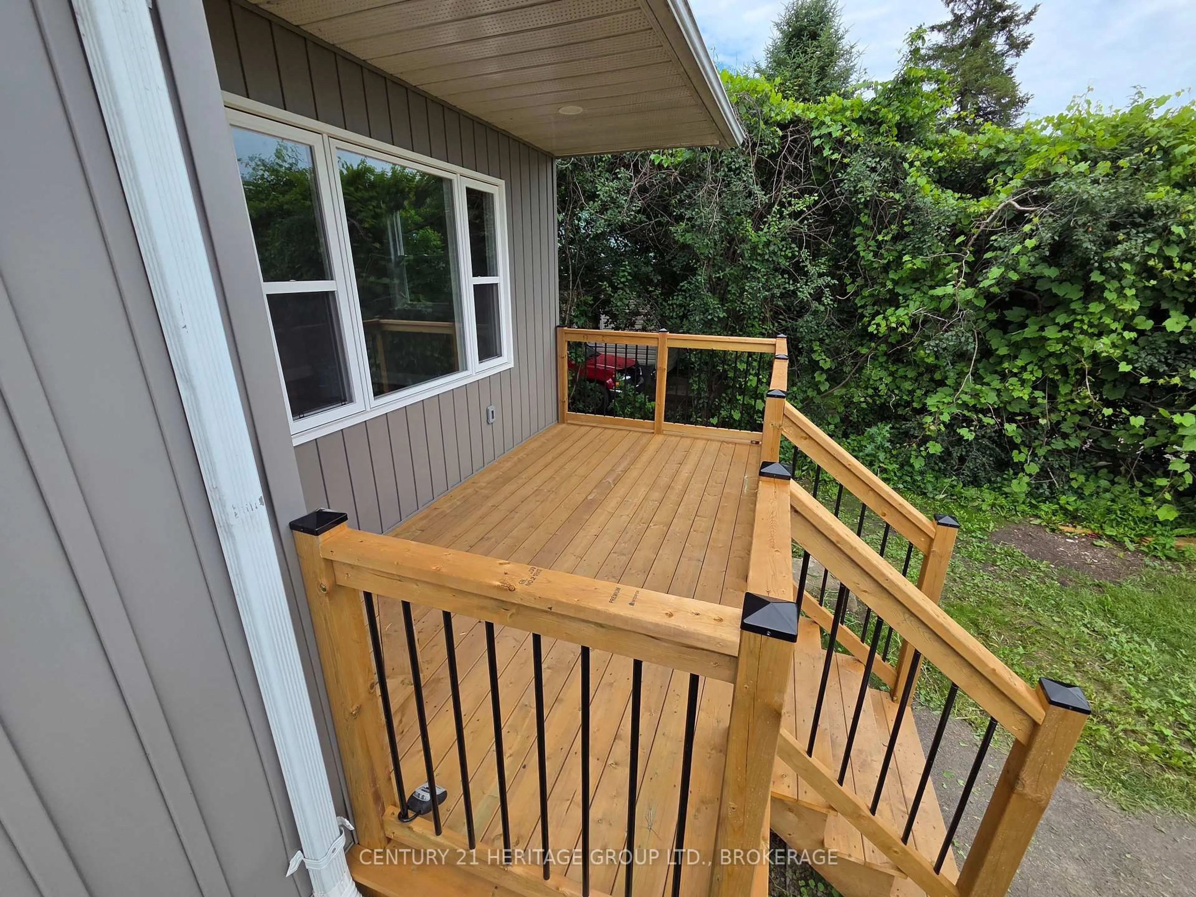 Patio, street for 7510 Roger Stevens Dr, Smiths Falls Ontario K7A 4X9