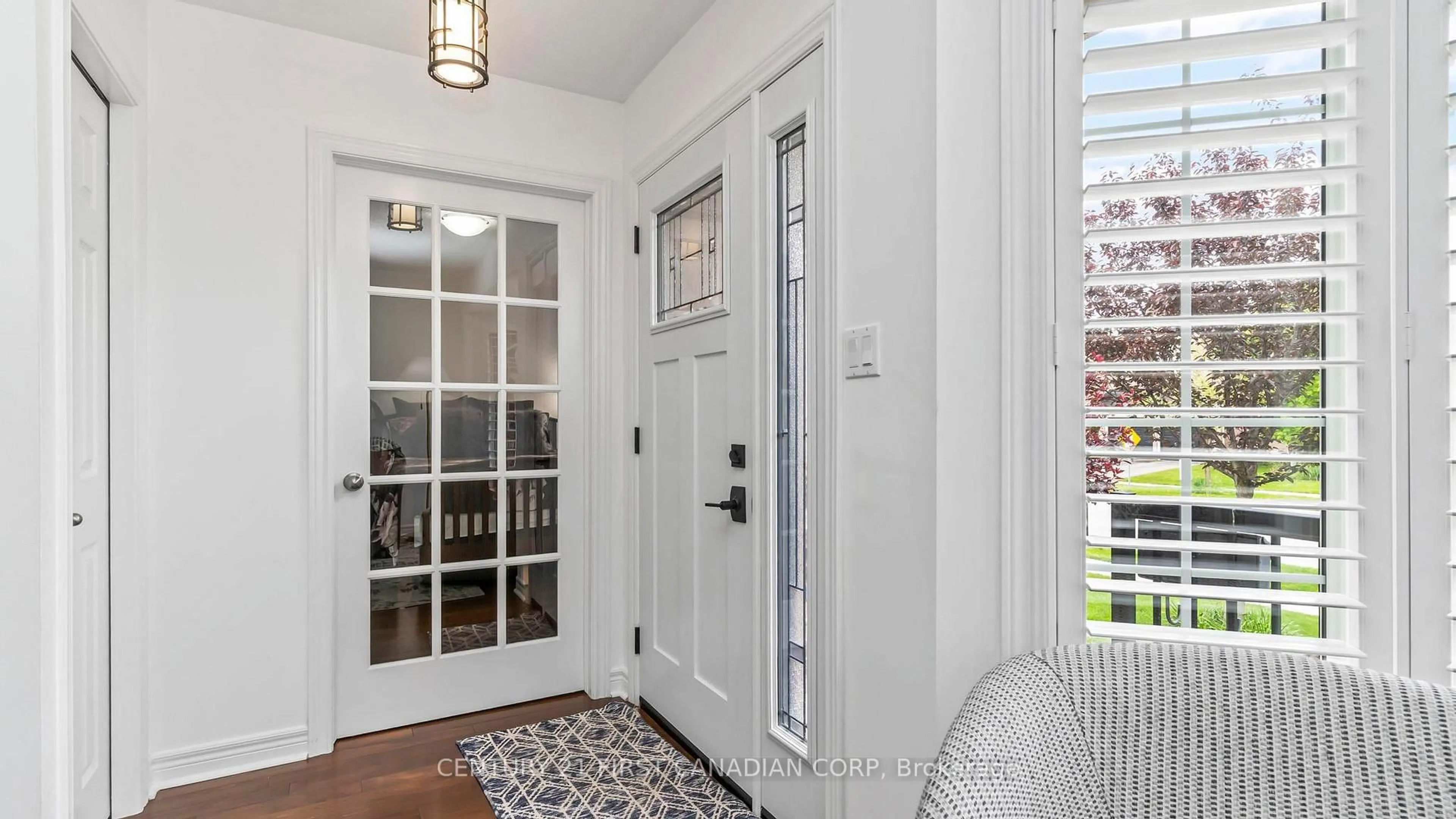 Indoor entryway for 839 Guildwood Blvd, London North Ontario N6H 5E4