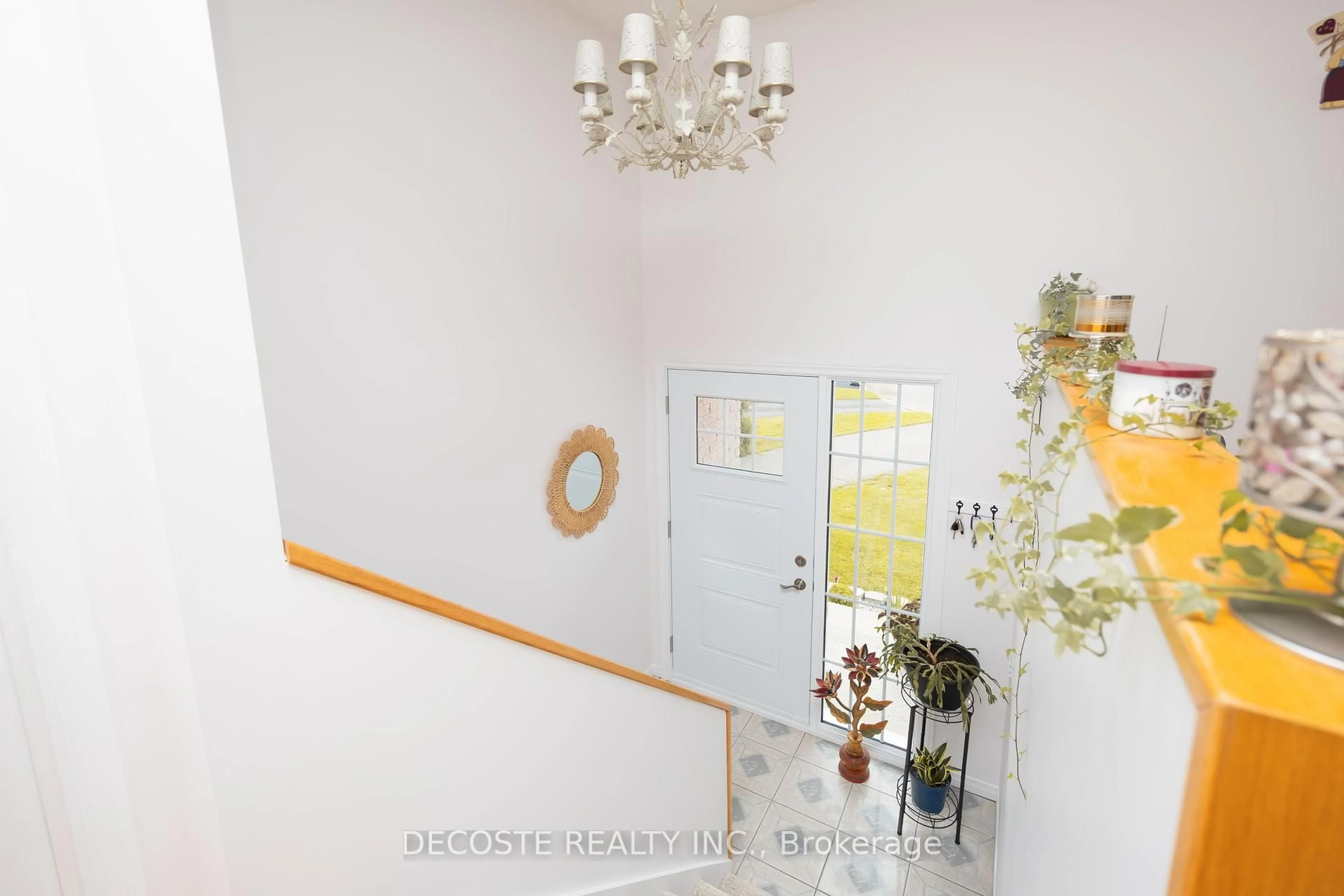 Indoor foyer for 87 Tonia St, North Glengarry Ontario K0C 1A0