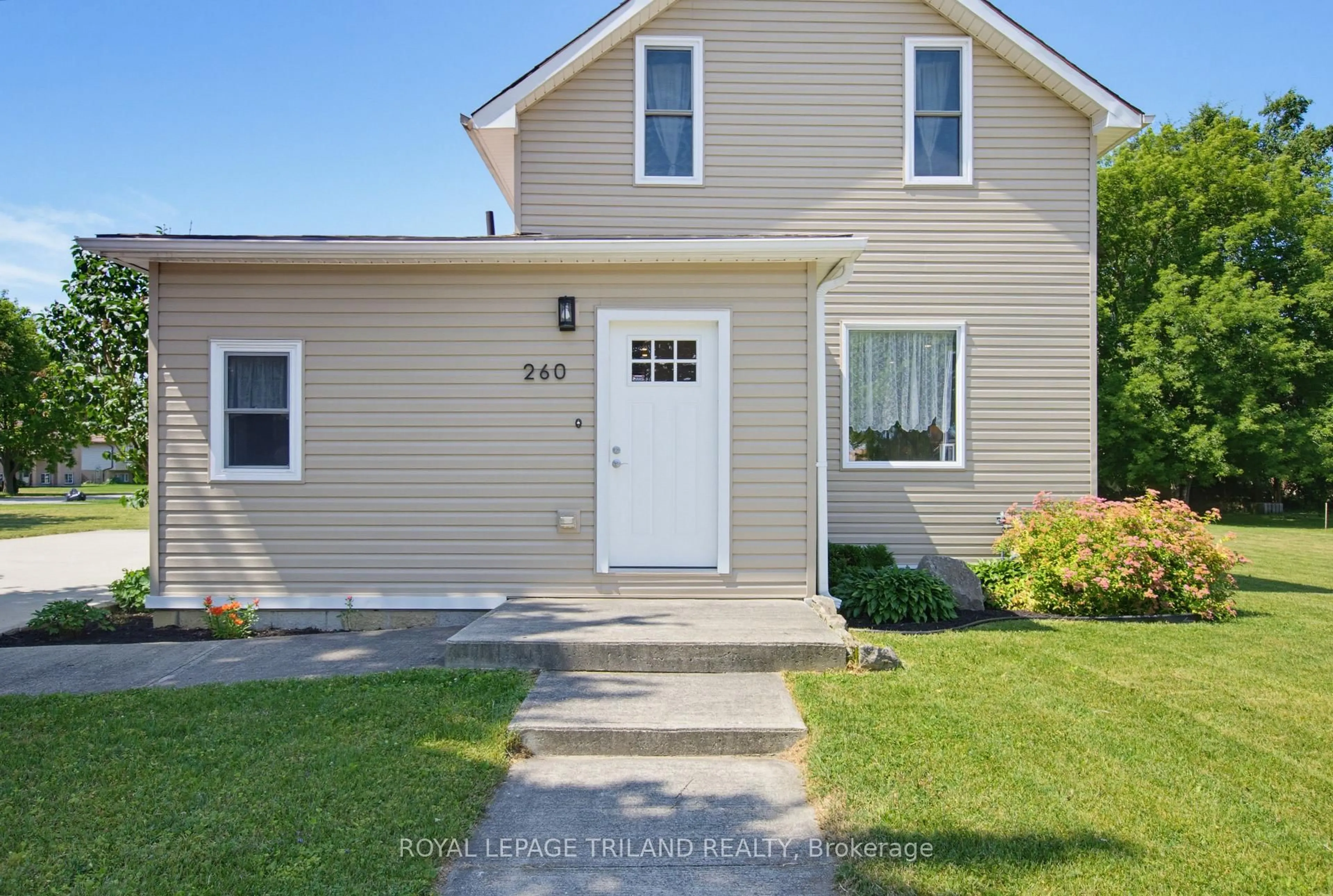 Home with vinyl exterior material, street for 260 Graham St, West Elgin Ontario N0L 2P0