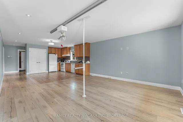 2715 Portage Rd, Niagara Falls 5