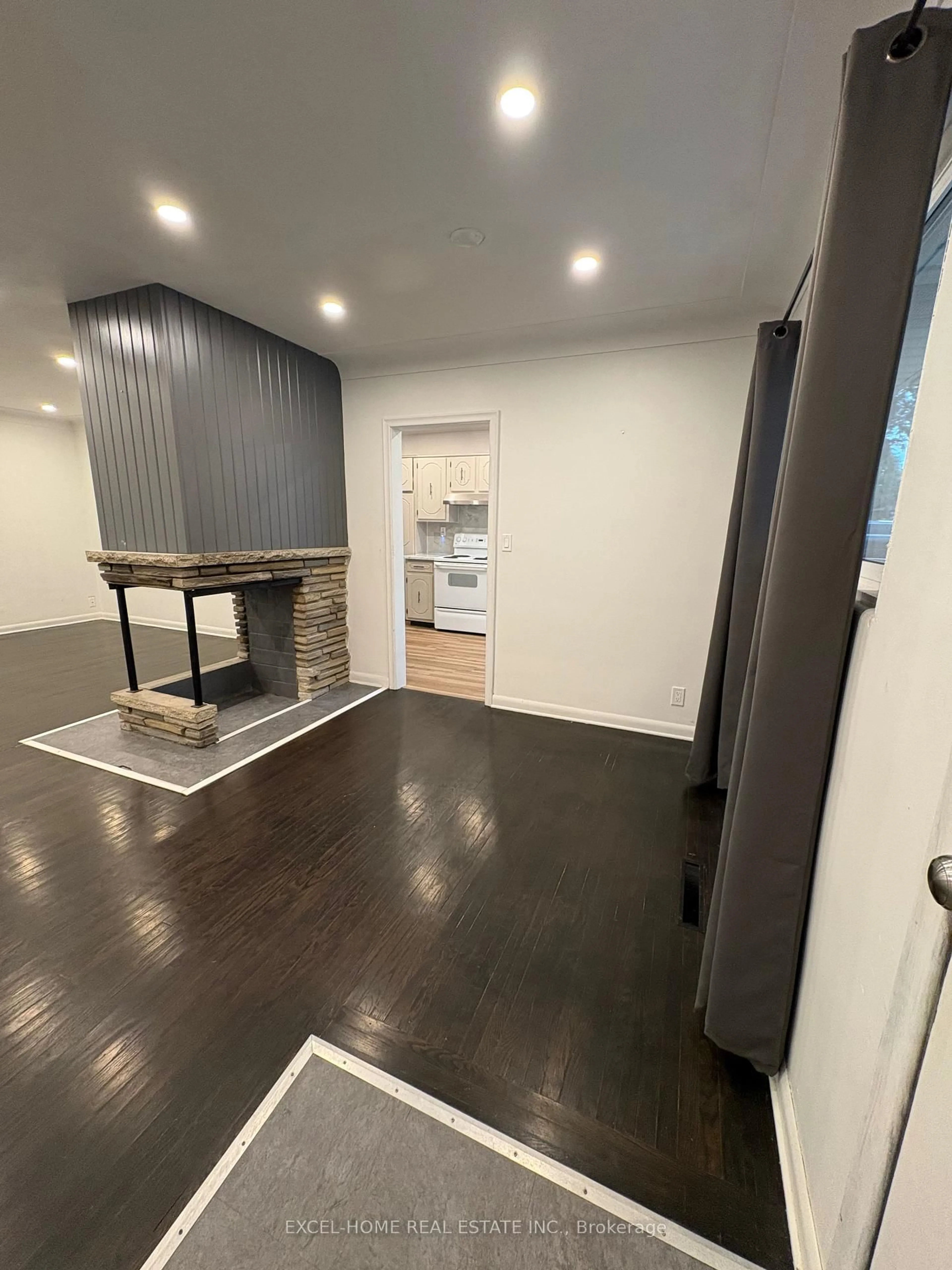 A pic of a room for 4503 Maplewood Ave, Niagara Falls Ontario L2E 6H5