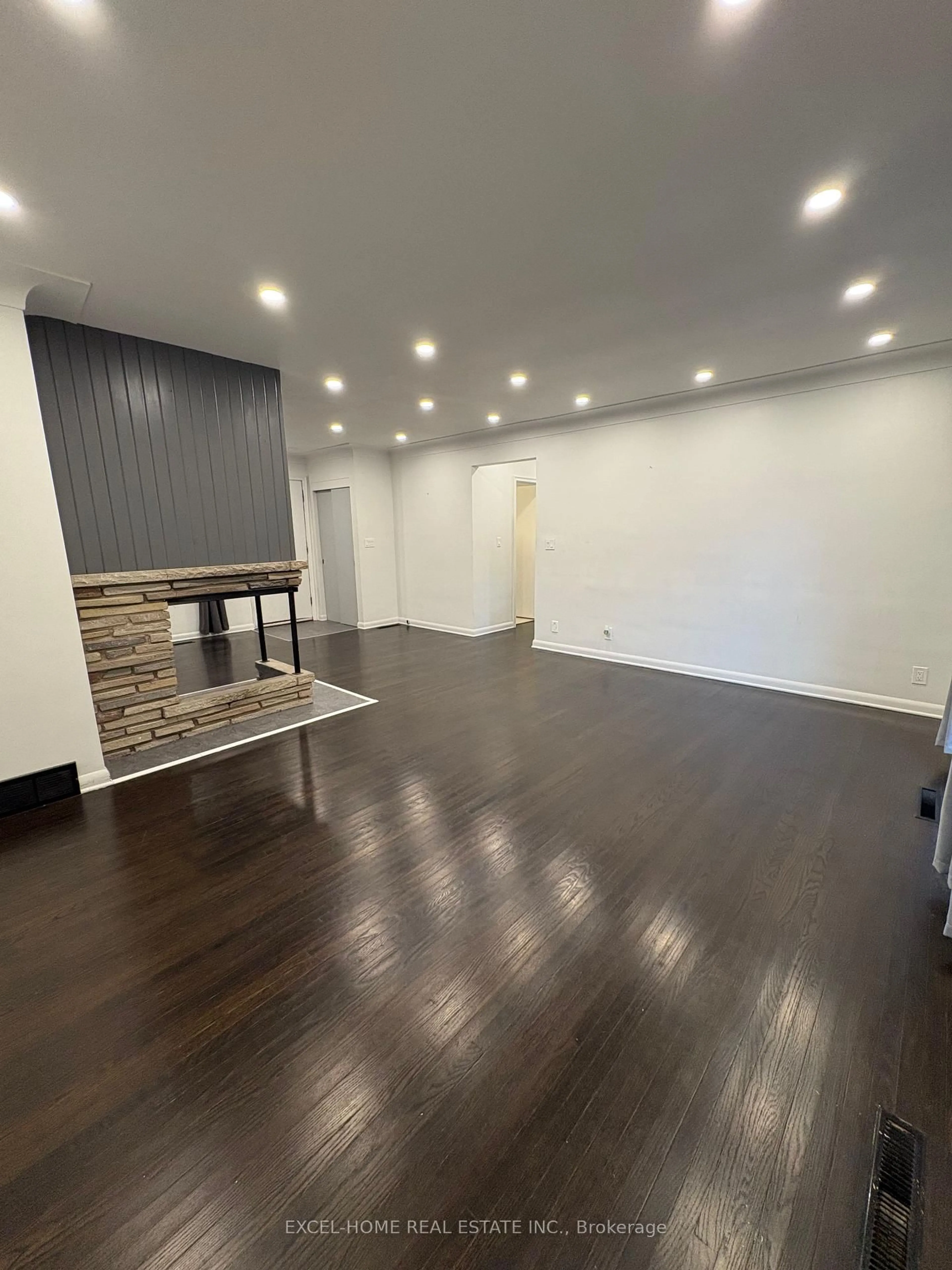 A pic of a room for 4503 Maplewood Ave, Niagara Falls Ontario L2E 6H5