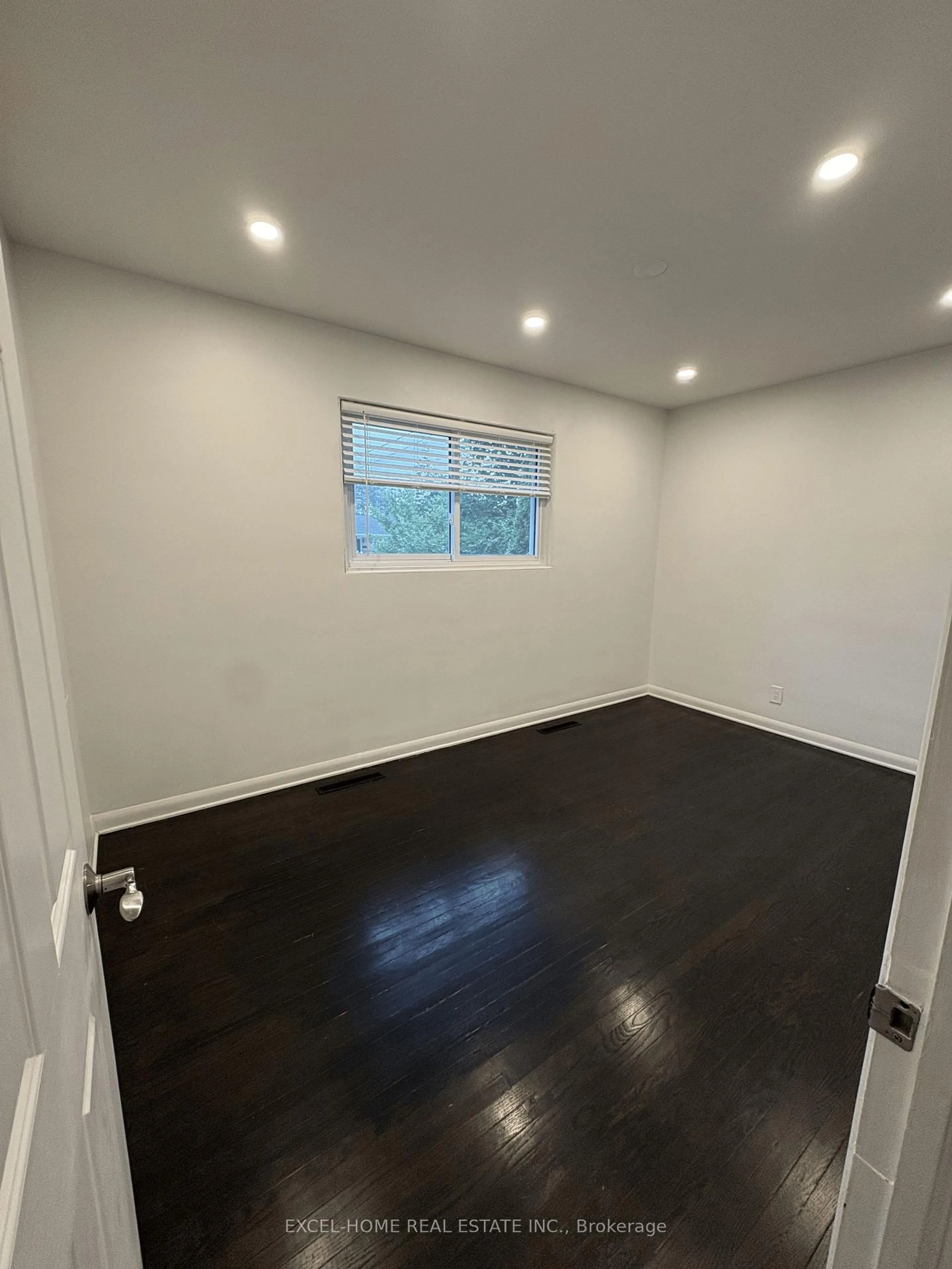 A pic of a room for 4503 Maplewood Ave, Niagara Falls Ontario L2E 6H5