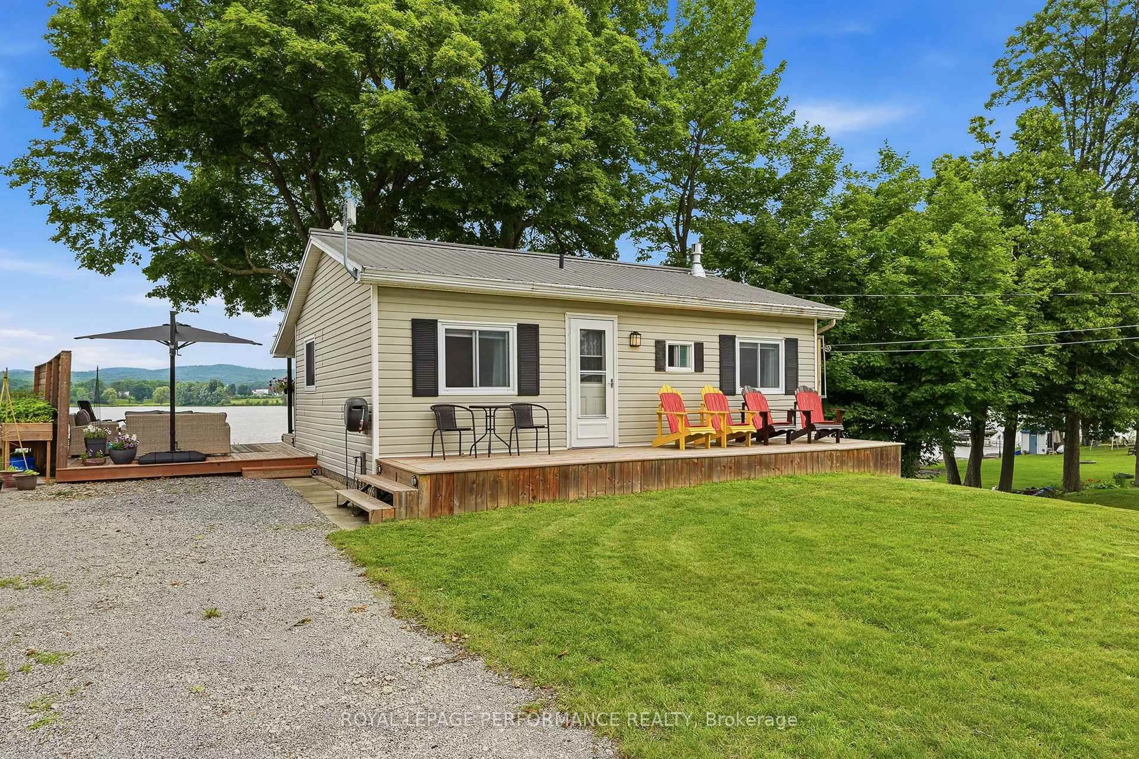 Home with vinyl exterior material, water/lake/river/ocean view for 2473 Concession 1 Rd, Alfred and Plantagenet Ontario K0B 1J0