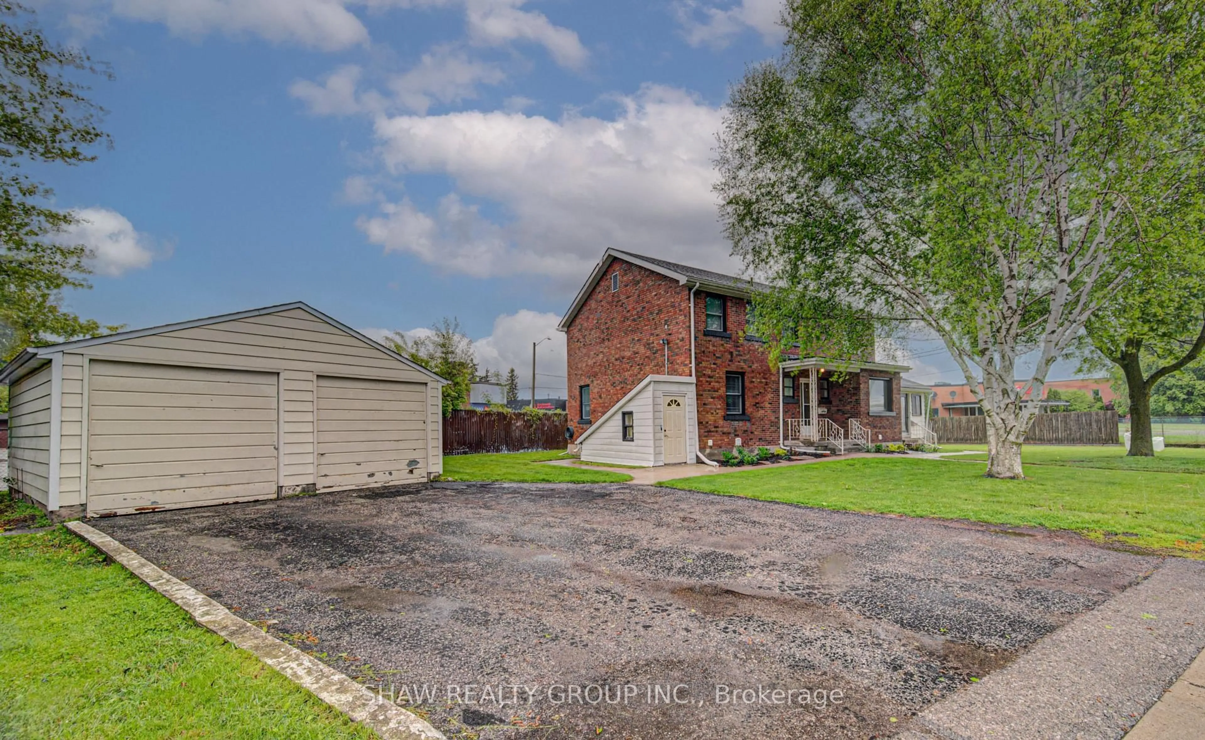 A pic from outside/outdoor area/front of a property/back of a property/a pic from drone, street for 128 POLLOCK Ave, Cambridge Ontario N1R 2C3
