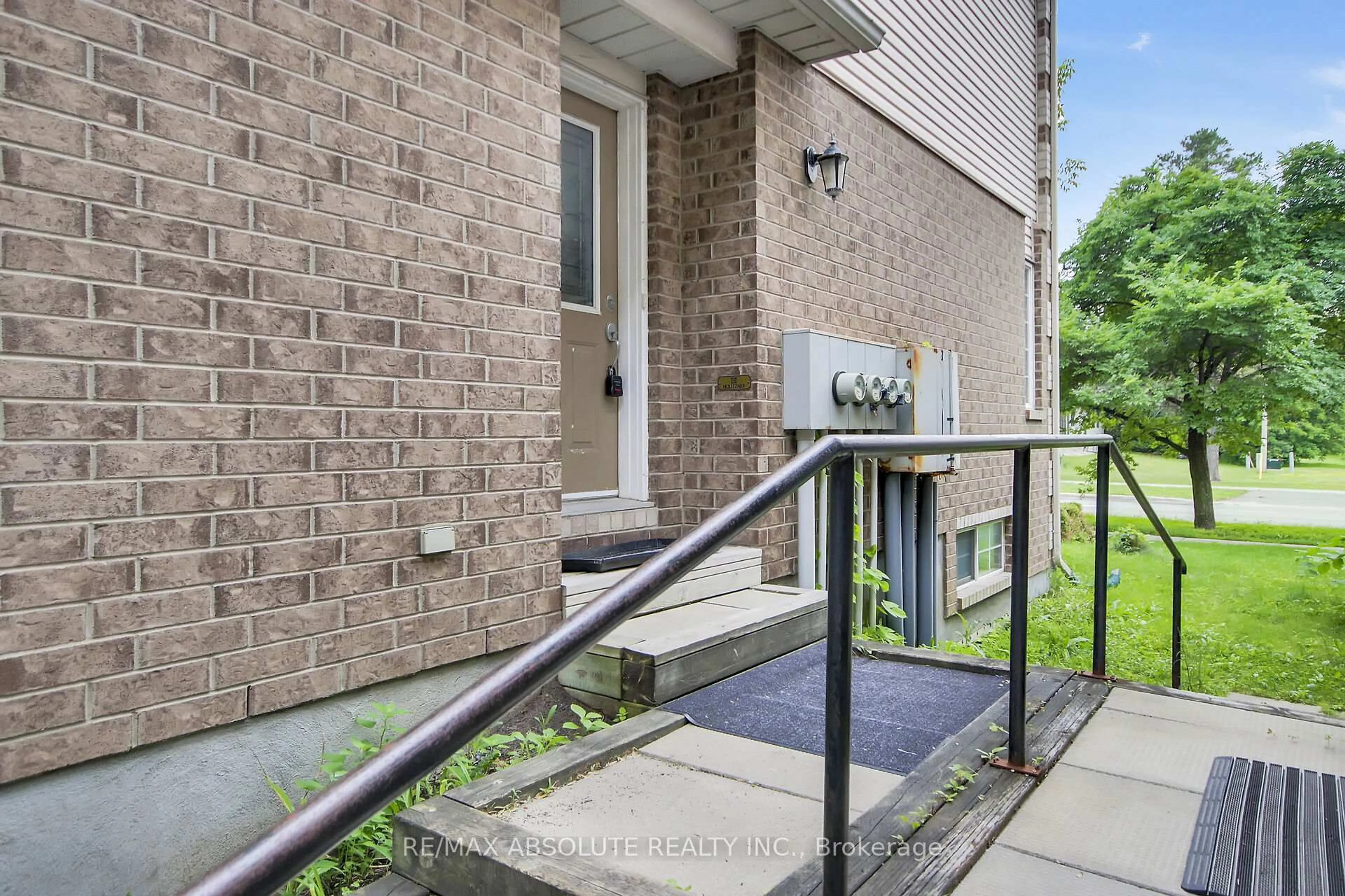 Unknown for 8 Riverbank Crt, Stittsville Ontario K2S 1V7