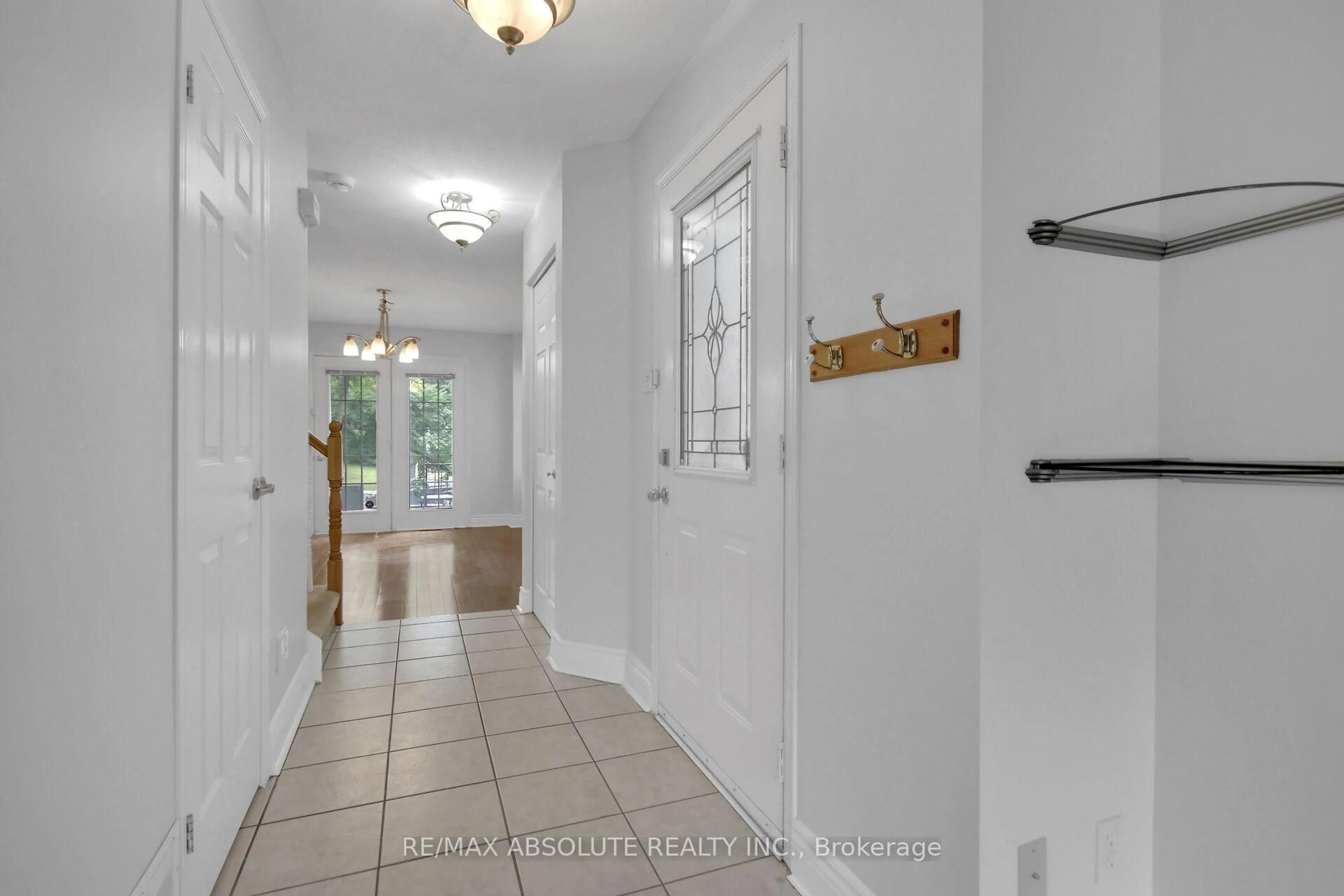 Indoor foyer for 8 Riverbank Crt, Stittsville Ontario K2S 1V7