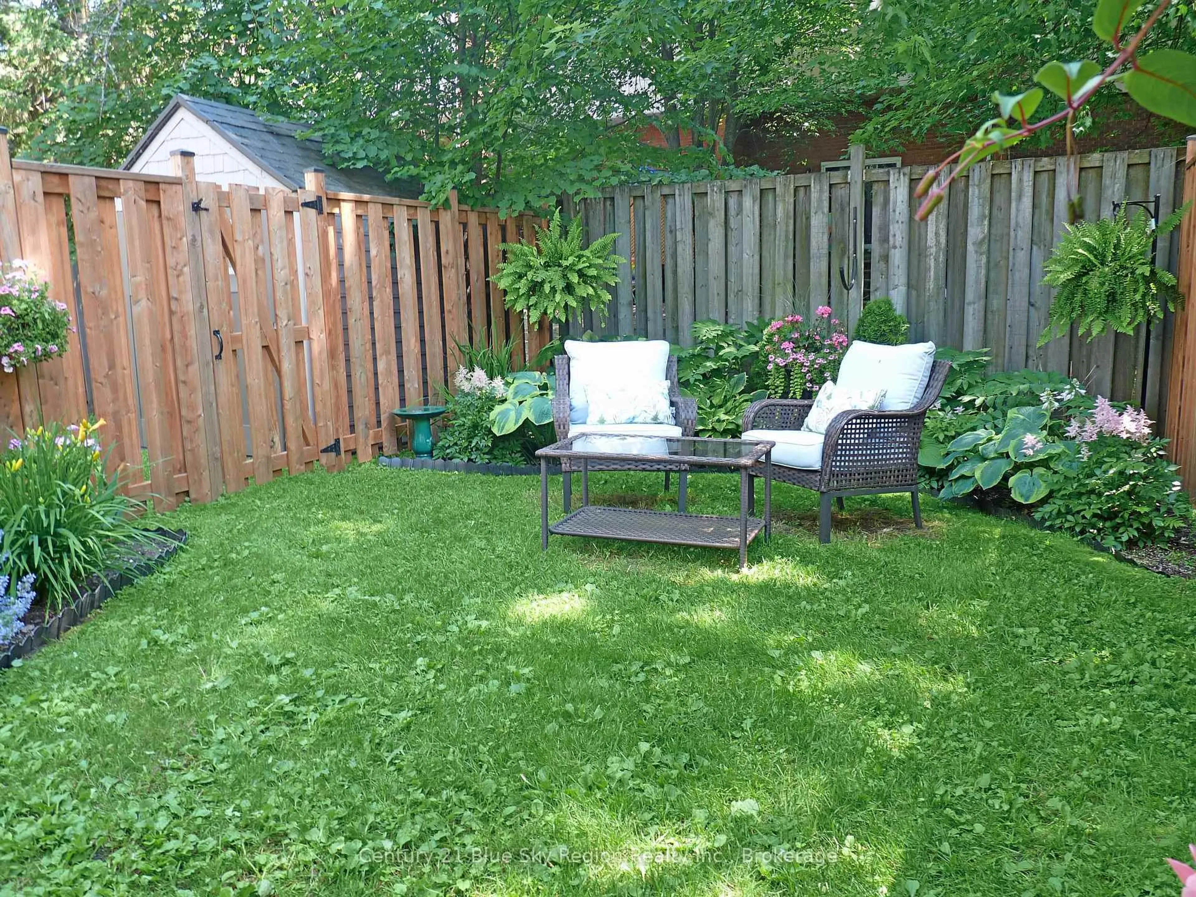 Patio, street for 604 BANNER Ave #8, North Bay Ontario P1A 1X8