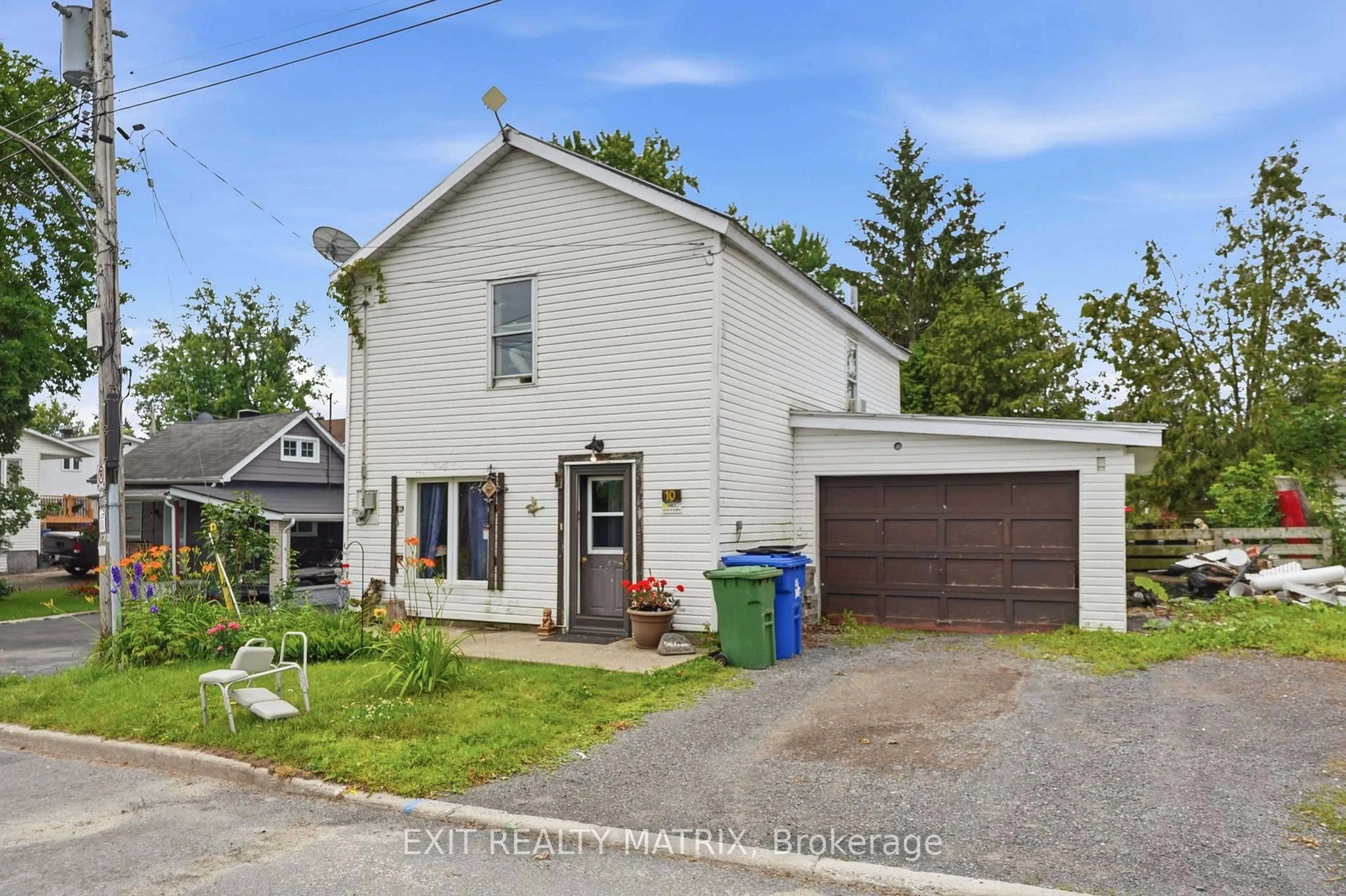 A pic from outside/outdoor area/front of a property/back of a property/a pic from drone, street for 10 Peter St, Champlain Ontario K0B 1K0